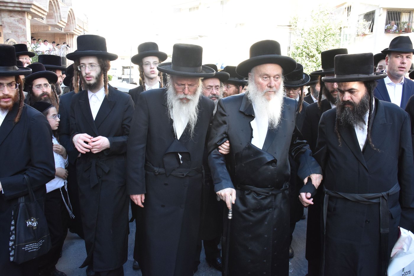 מסע הלוויית הרה"צ רבי חיים דב הלפרין זצ"ל