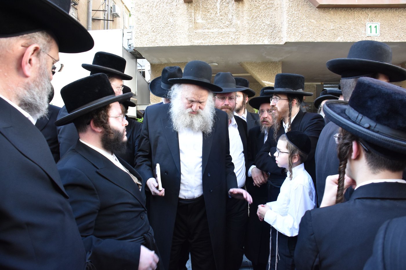 מסע הלוויית הרה"צ רבי חיים דב הלפרין זצ"ל