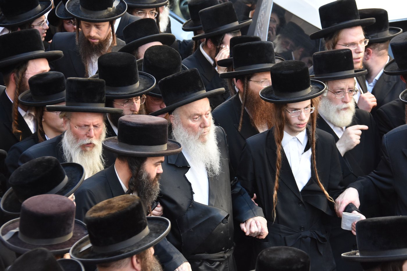 מסע הלוויית הרה"צ רבי חיים דב הלפרין זצ"ל