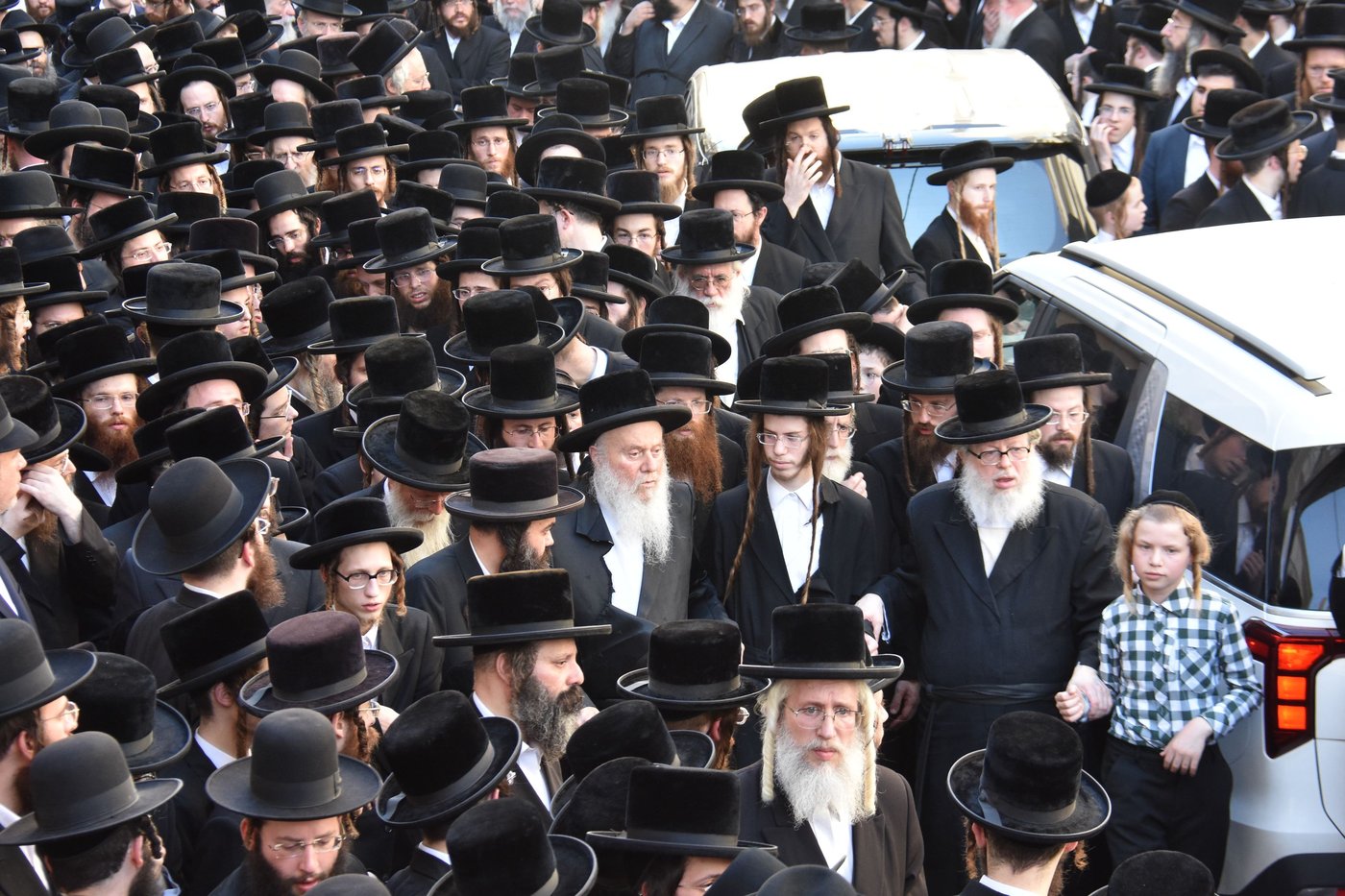 מסע הלוויית הרה"צ רבי חיים דב הלפרין זצ"ל
