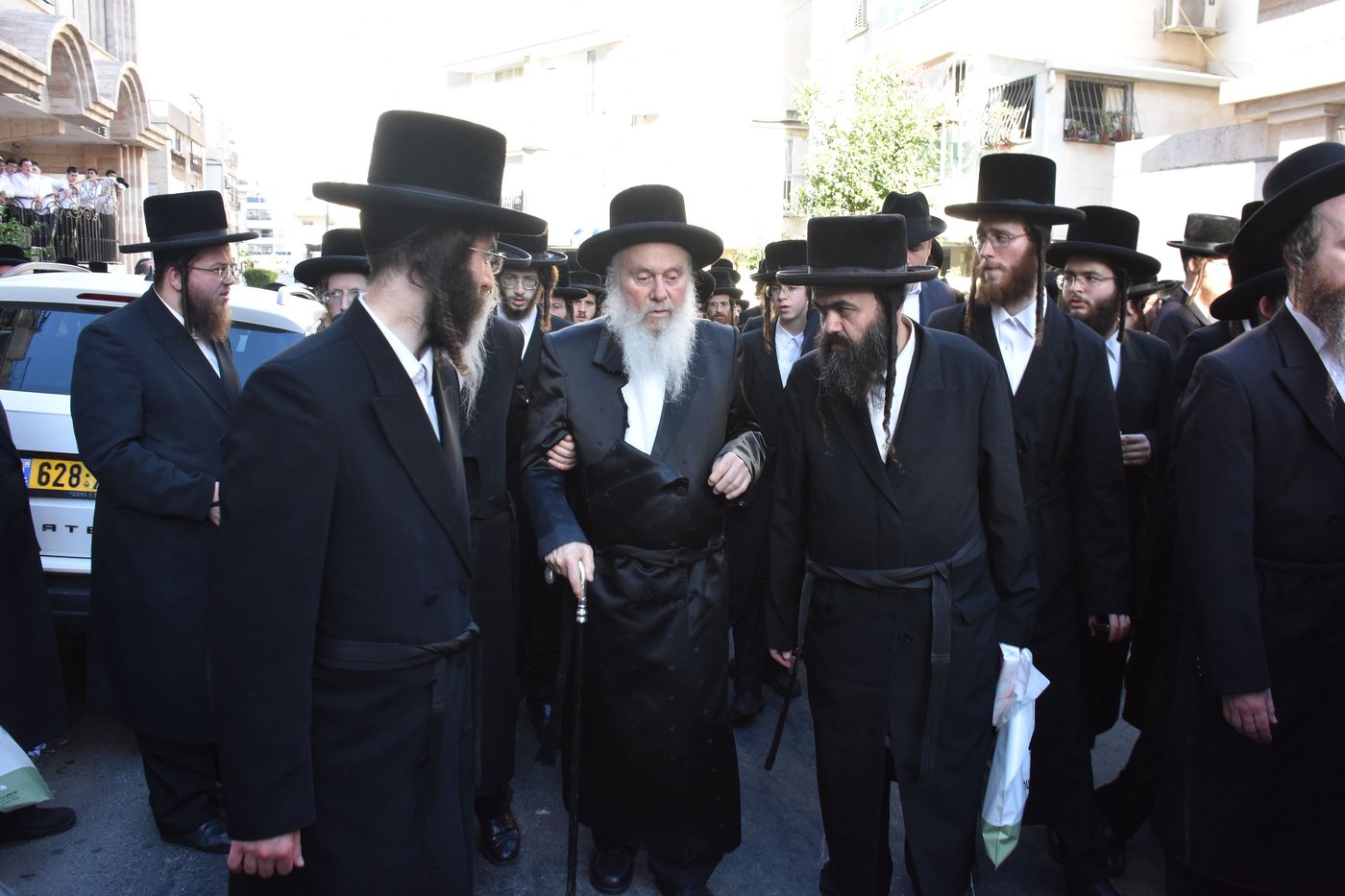 מסע הלוויית הרה"צ רבי חיים דב הלפרין זצ"ל
