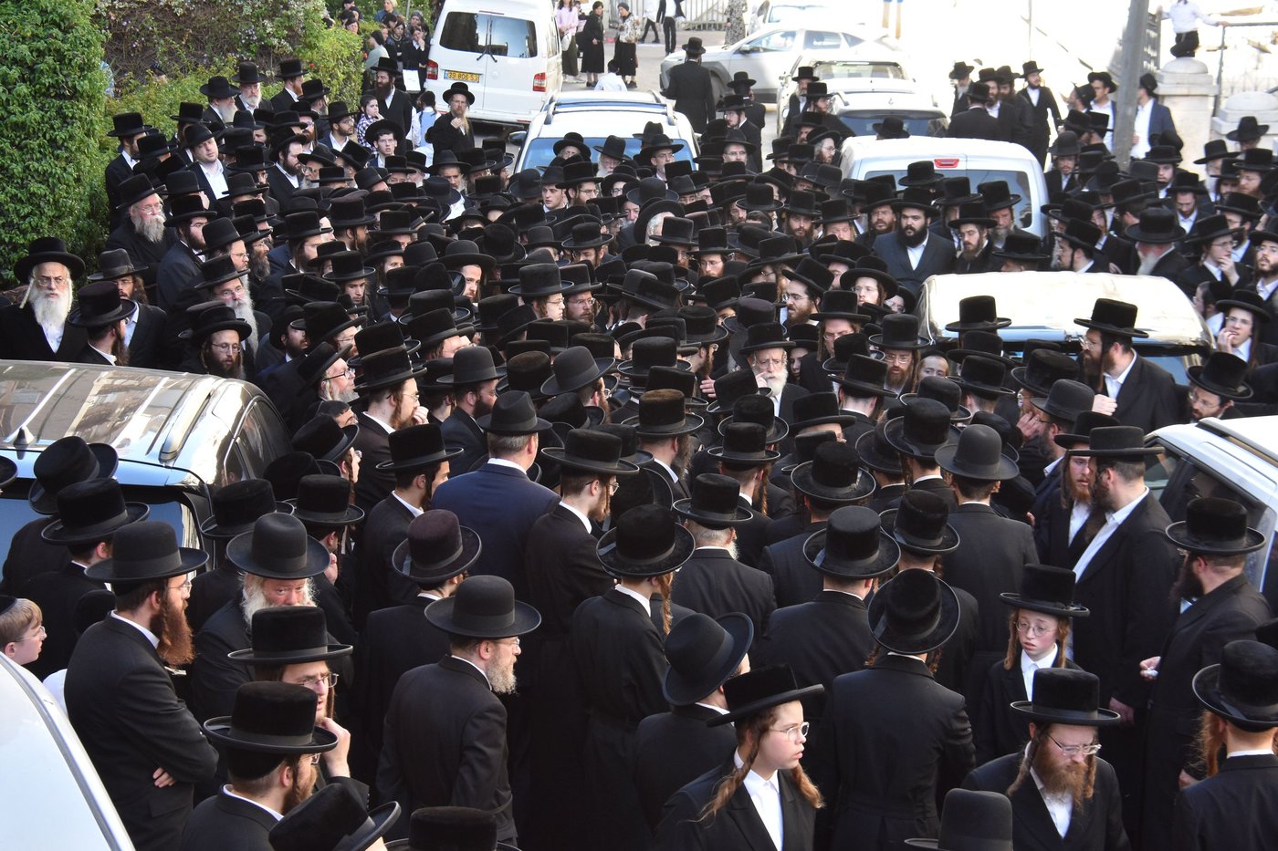 מסע הלוויית הרה"צ רבי חיים דב הלפרין זצ"ל
