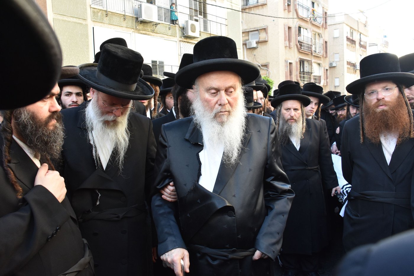 מסע הלוויית הרה"צ רבי חיים דב הלפרין זצ"ל