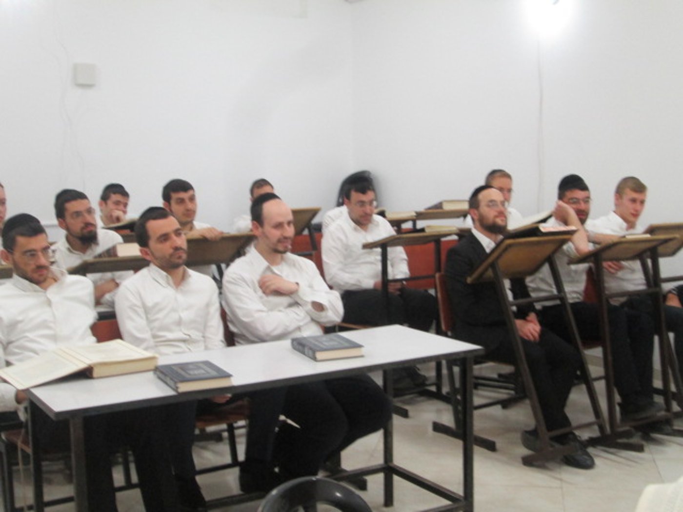 ראש הישיבה הגאון רבי יהושע אייכנשטיין בישיבת קיבוץ 'חיי דעת'