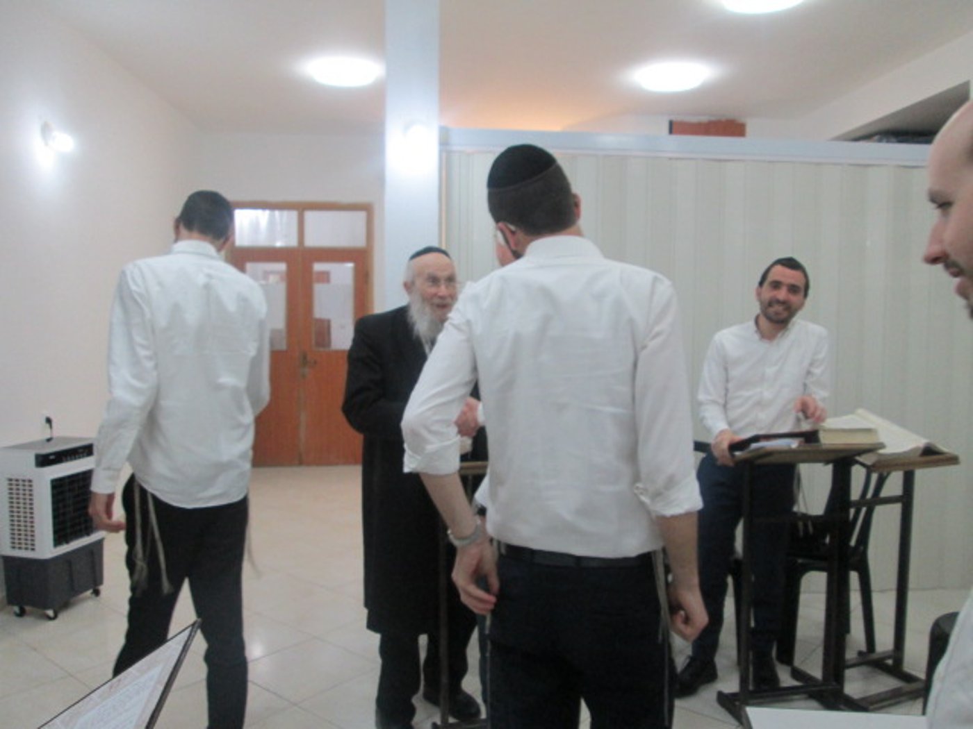 ראש הישיבה הגאון רבי יהושע אייכנשטיין בישיבת קיבוץ 'חיי דעת'
