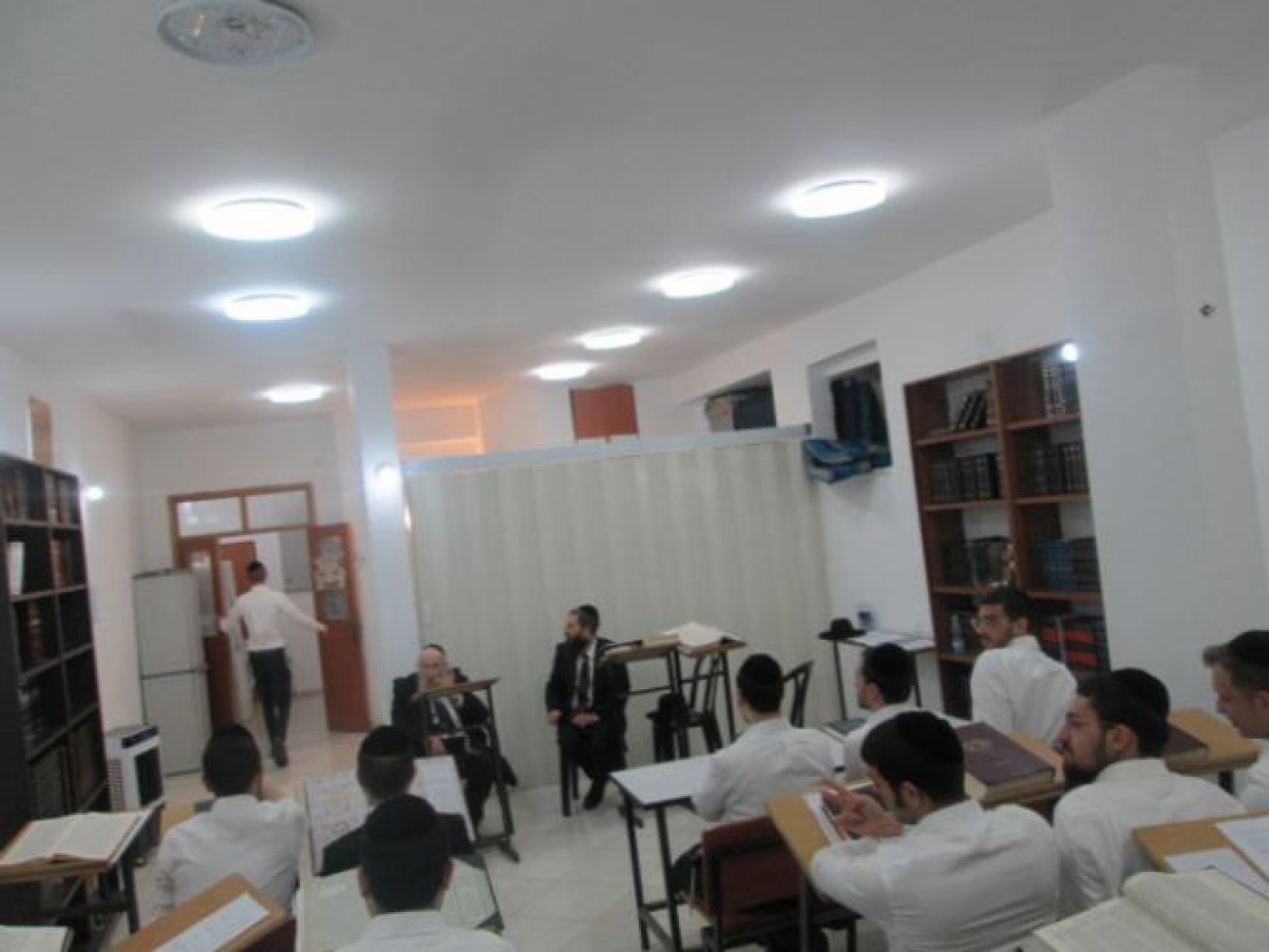 ראש הישיבה הגאון רבי יהושע אייכנשטיין בישיבת קיבוץ 'חיי דעת'
