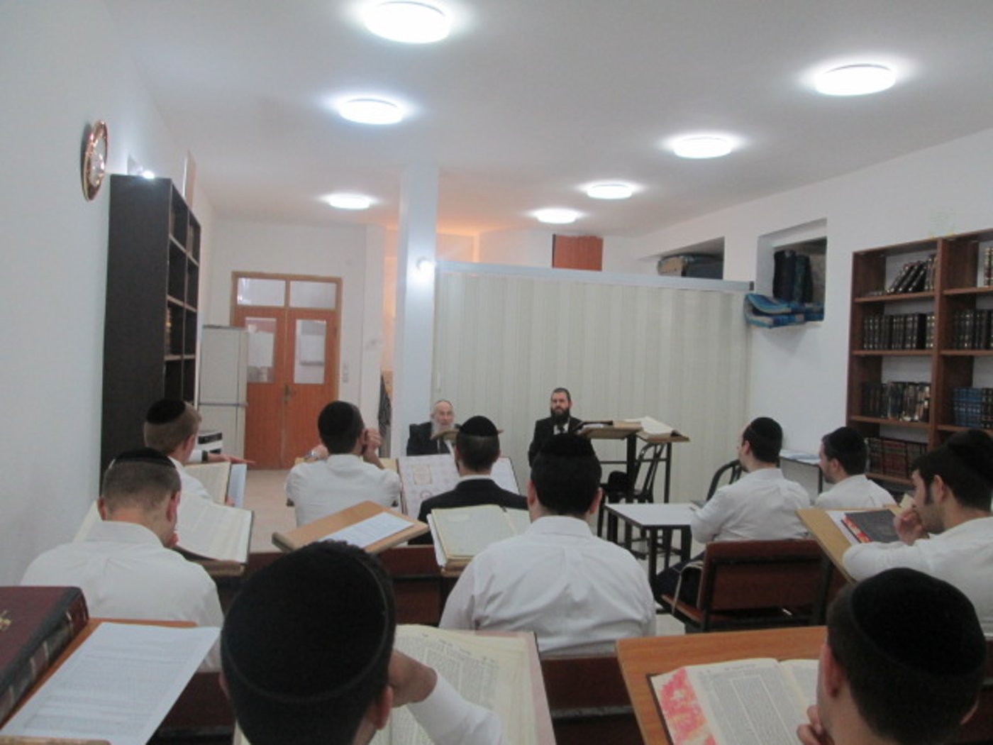 ראש הישיבה הגאון רבי יהושע אייכנשטיין בישיבת קיבוץ 'חיי דעת'