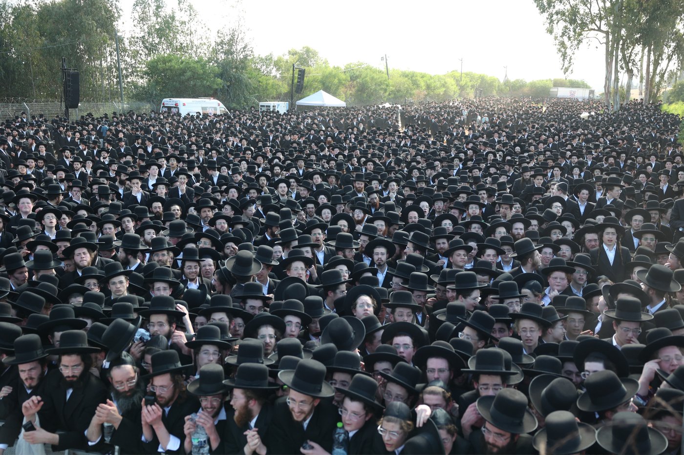 המחאה כעת מחוץ לכלא 10