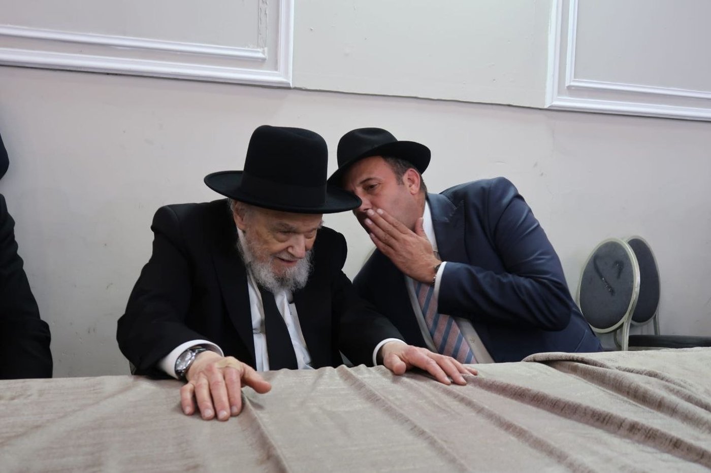 הסוד המסעיר סביב מצבו של האדמו"ר | 'זיידל'ע' עם כל התמונות, הנייעס והחשיפות של השבוע