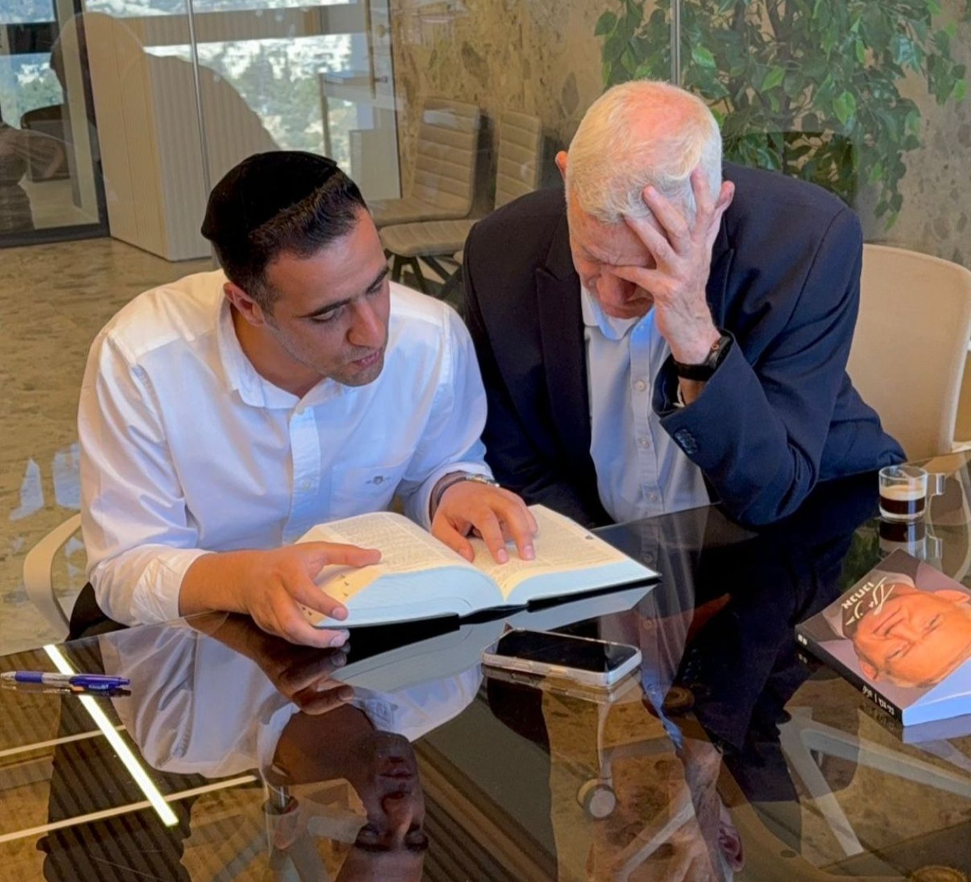 הסוד המסעיר סביב מצבו של האדמו"ר | 'זיידל'ע' עם כל התמונות, הנייעס והחשיפות של השבוע