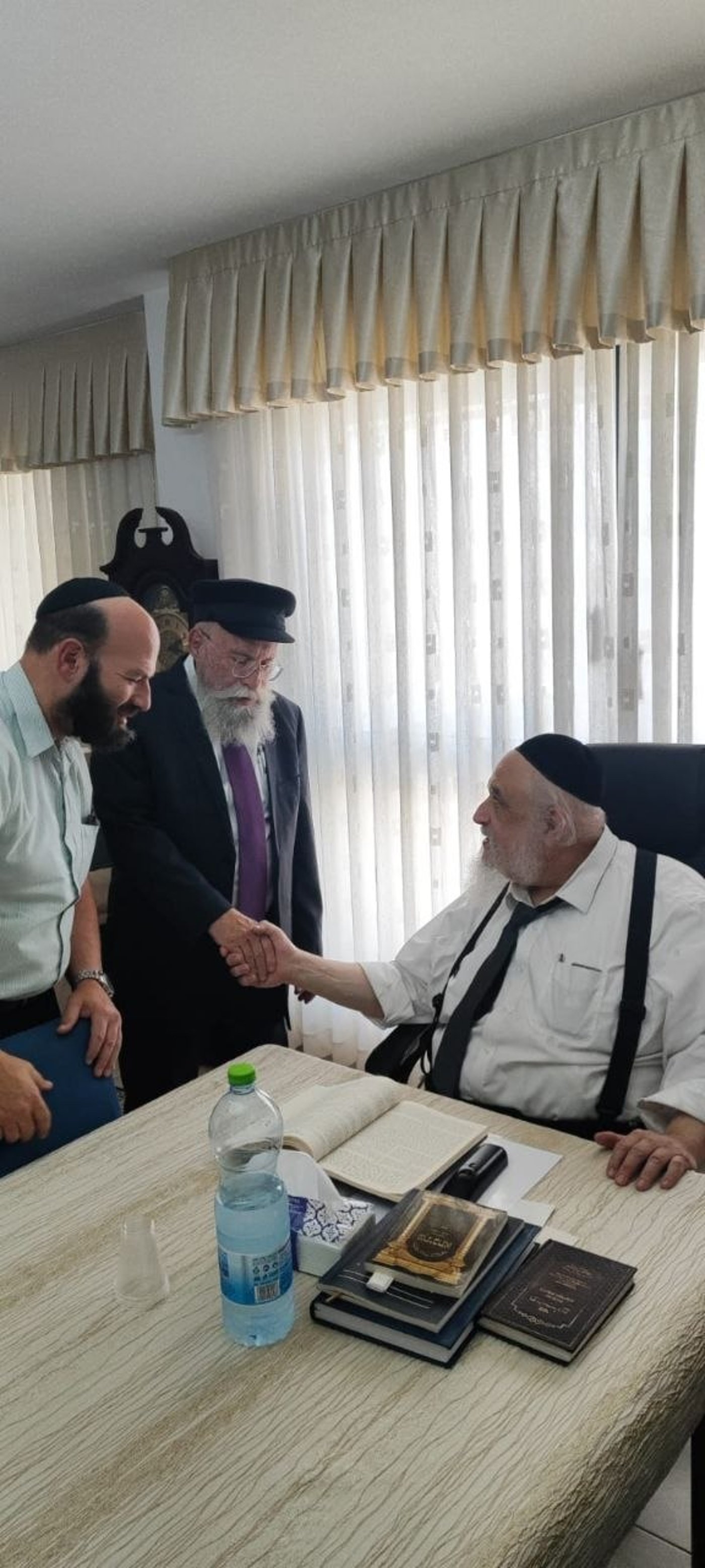 הסוד המסעיר סביב מצבו של האדמו"ר | 'זיידל'ע' עם כל התמונות, הנייעס והחשיפות של השבוע