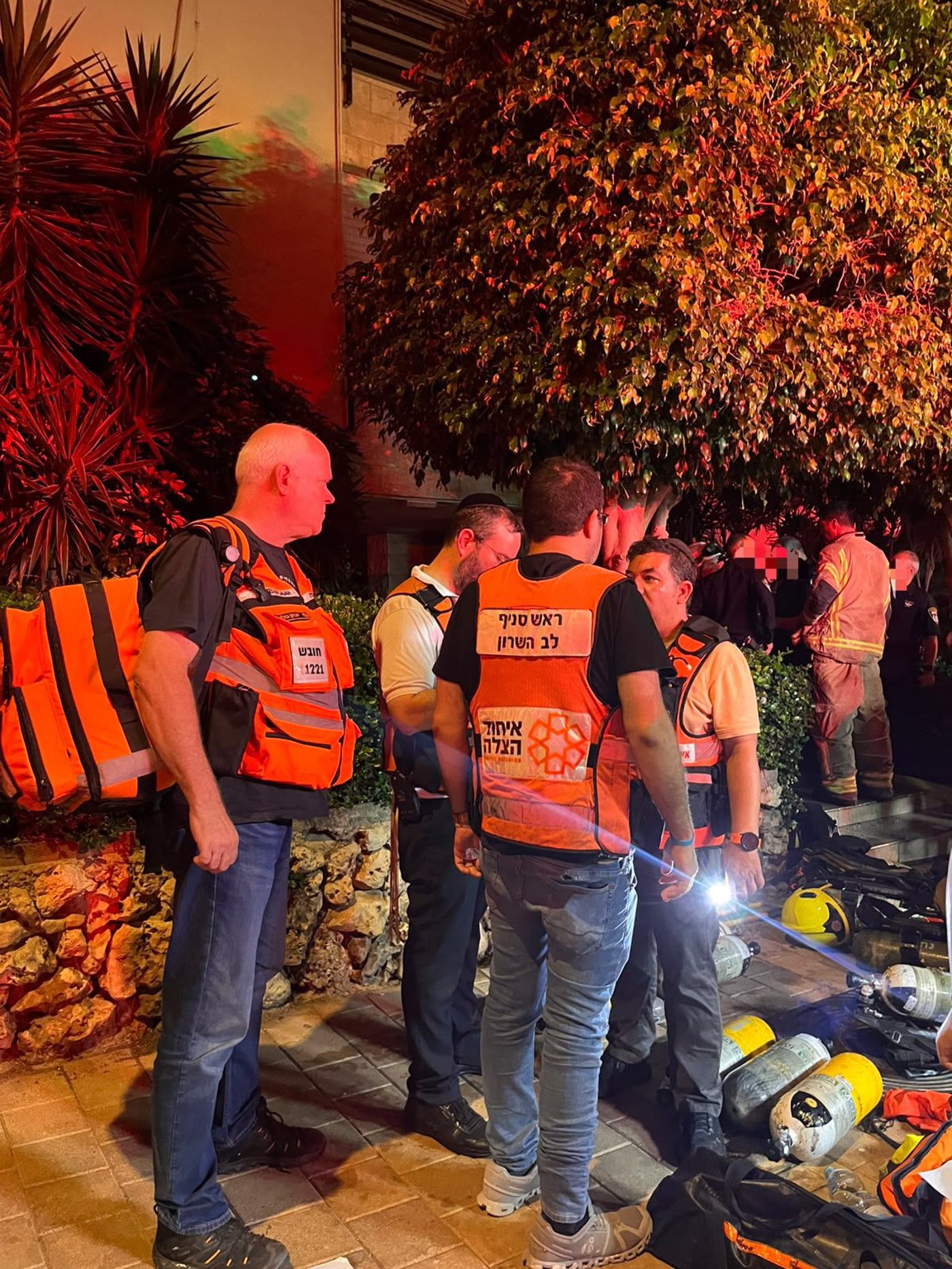 נתניה: 25 חולצו משריפה קשה, אם ושני ילדיה במצב בינוני