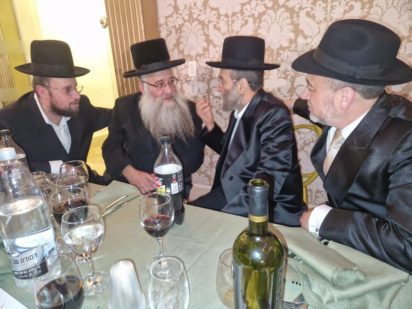 הסוד המסעיר סביב מצבו של האדמו"ר | 'זיידל'ע' עם כל התמונות, הנייעס והחשיפות של השבוע