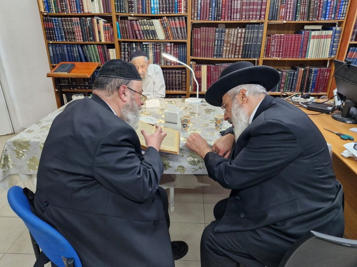 הסוד המסעיר סביב מצבו של האדמו"ר | 'זיידל'ע' עם כל התמונות, הנייעס והחשיפות של השבוע