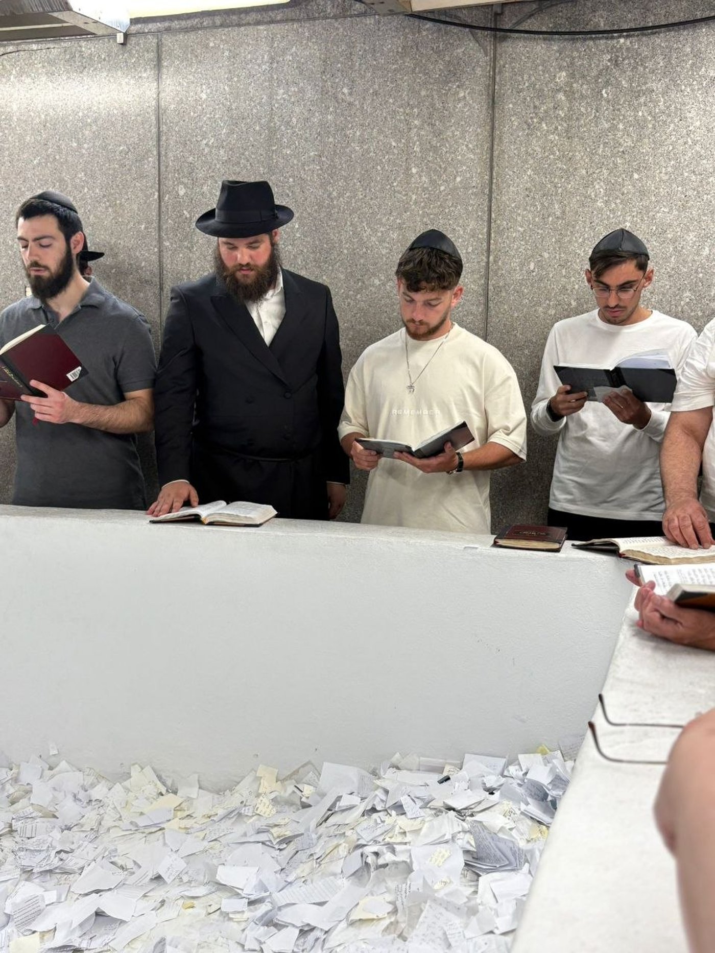 הסוד המסעיר סביב מצבו של האדמו"ר | 'זיידל'ע' עם כל התמונות, הנייעס והחשיפות של השבוע