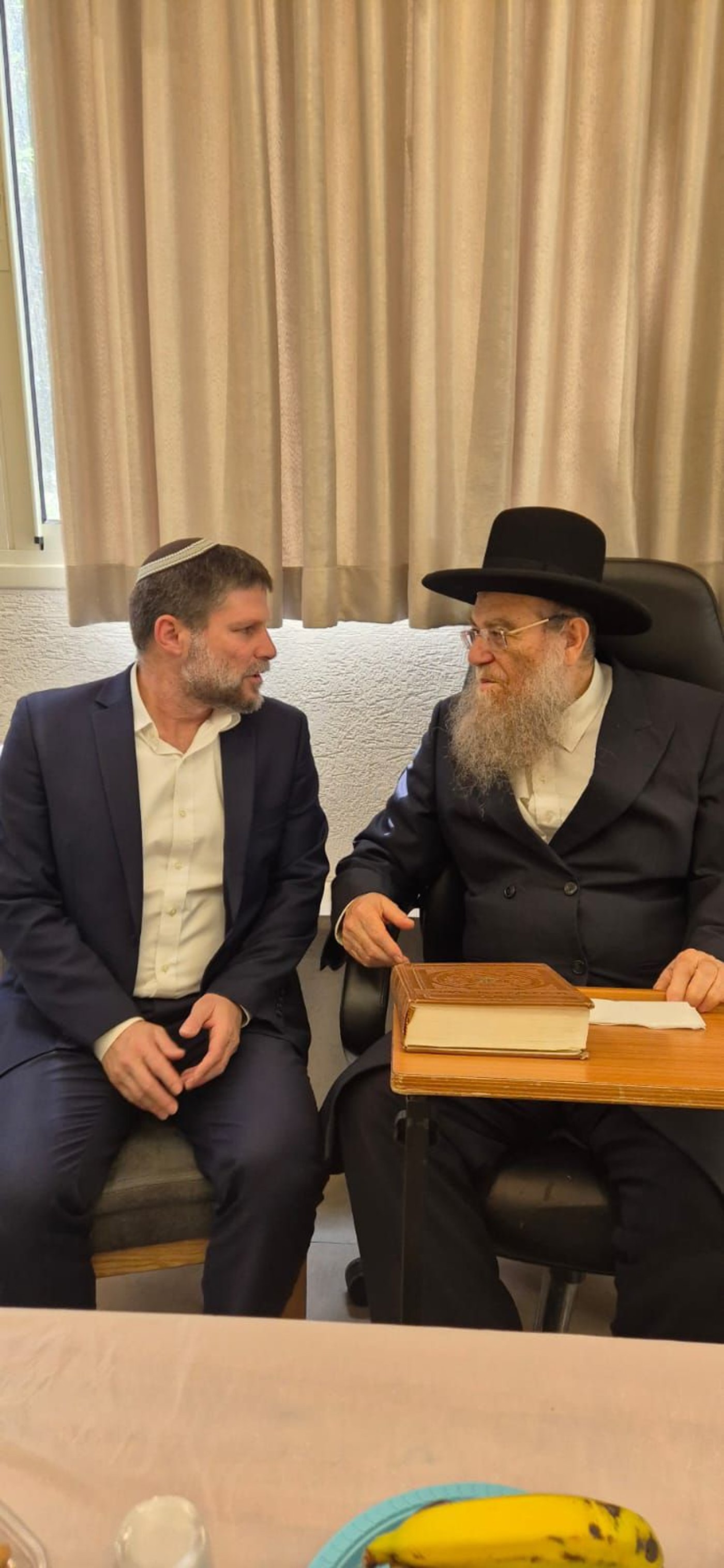 הסוד המסעיר סביב מצבו של האדמו"ר | 'זיידל'ע' עם כל התמונות, הנייעס והחשיפות של השבוע