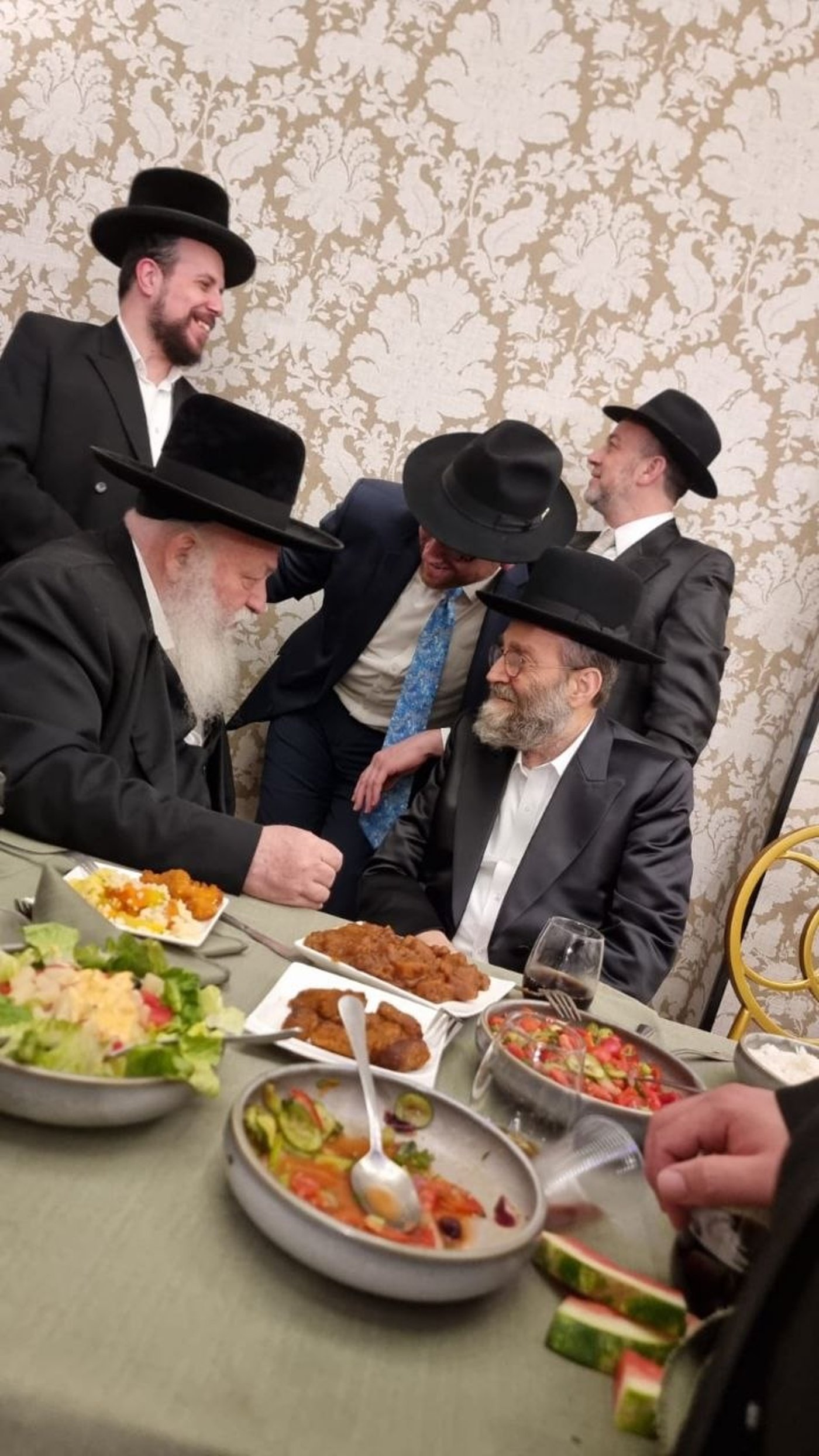 הסוד המסעיר סביב מצבו של האדמו"ר | 'זיידל'ע' עם כל התמונות, הנייעס והחשיפות של השבוע