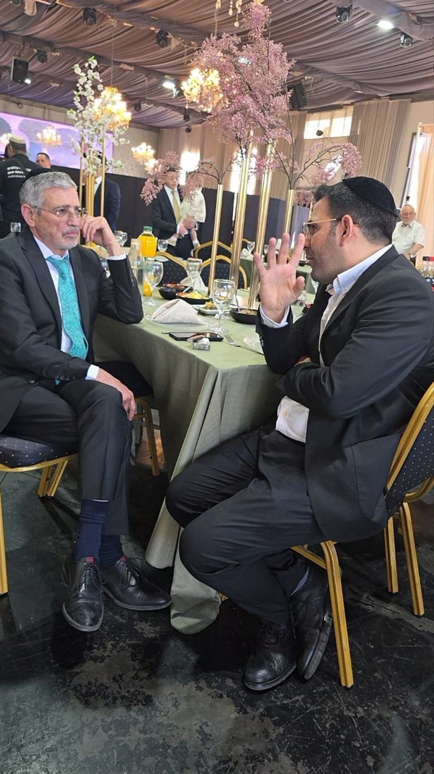 הסוד המסעיר סביב מצבו של האדמו"ר | 'זיידל'ע' עם כל התמונות, הנייעס והחשיפות של השבוע