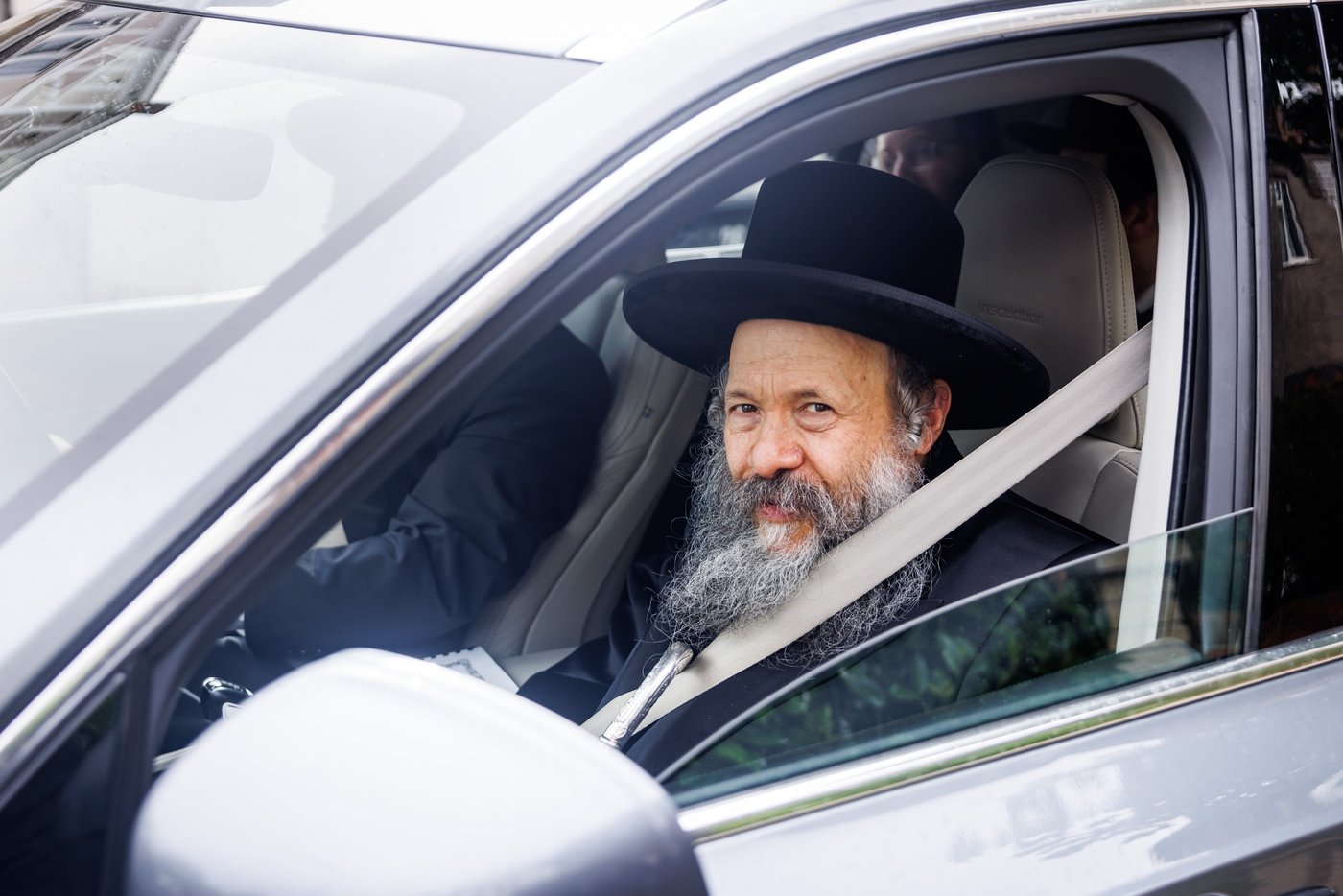 האדמו"ר מבאבוב 45 בביקור הוד בלונדון