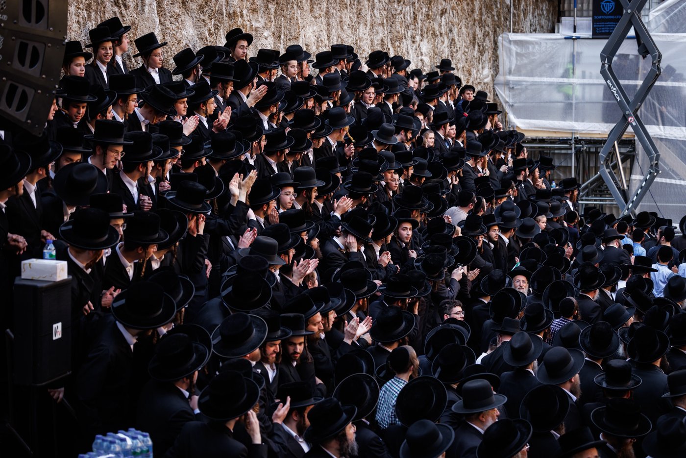 האדמו"ר מבאבוב 45 בביקור הוד בלונדון