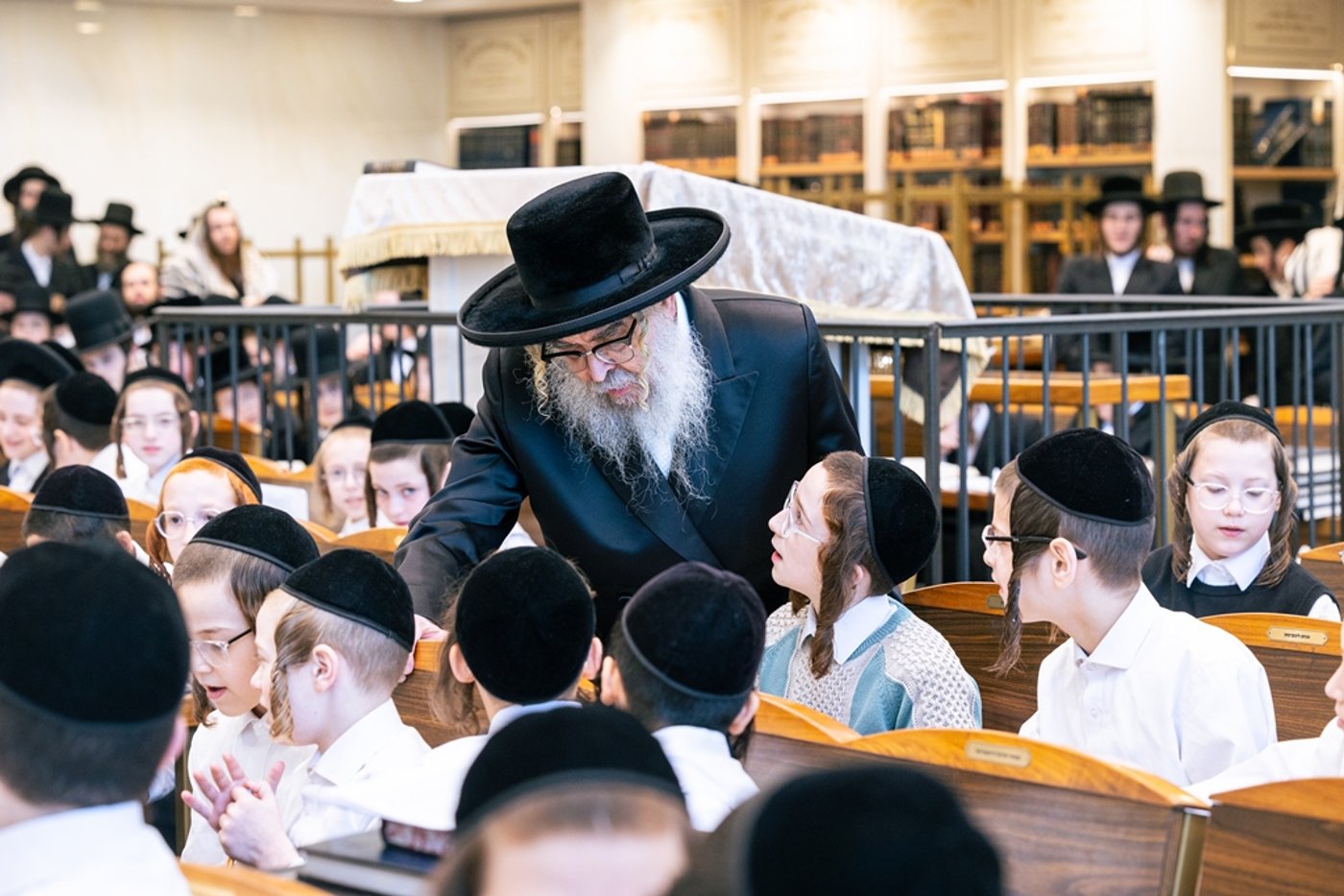 האדמו"ר מסאטמר בתפילת שחרית במונטריאול