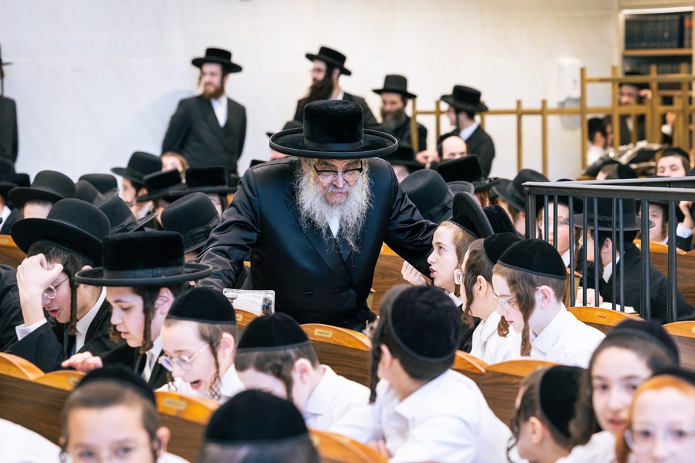 האדמו"ר מסאטמר בתפילת שחרית במונטריאול