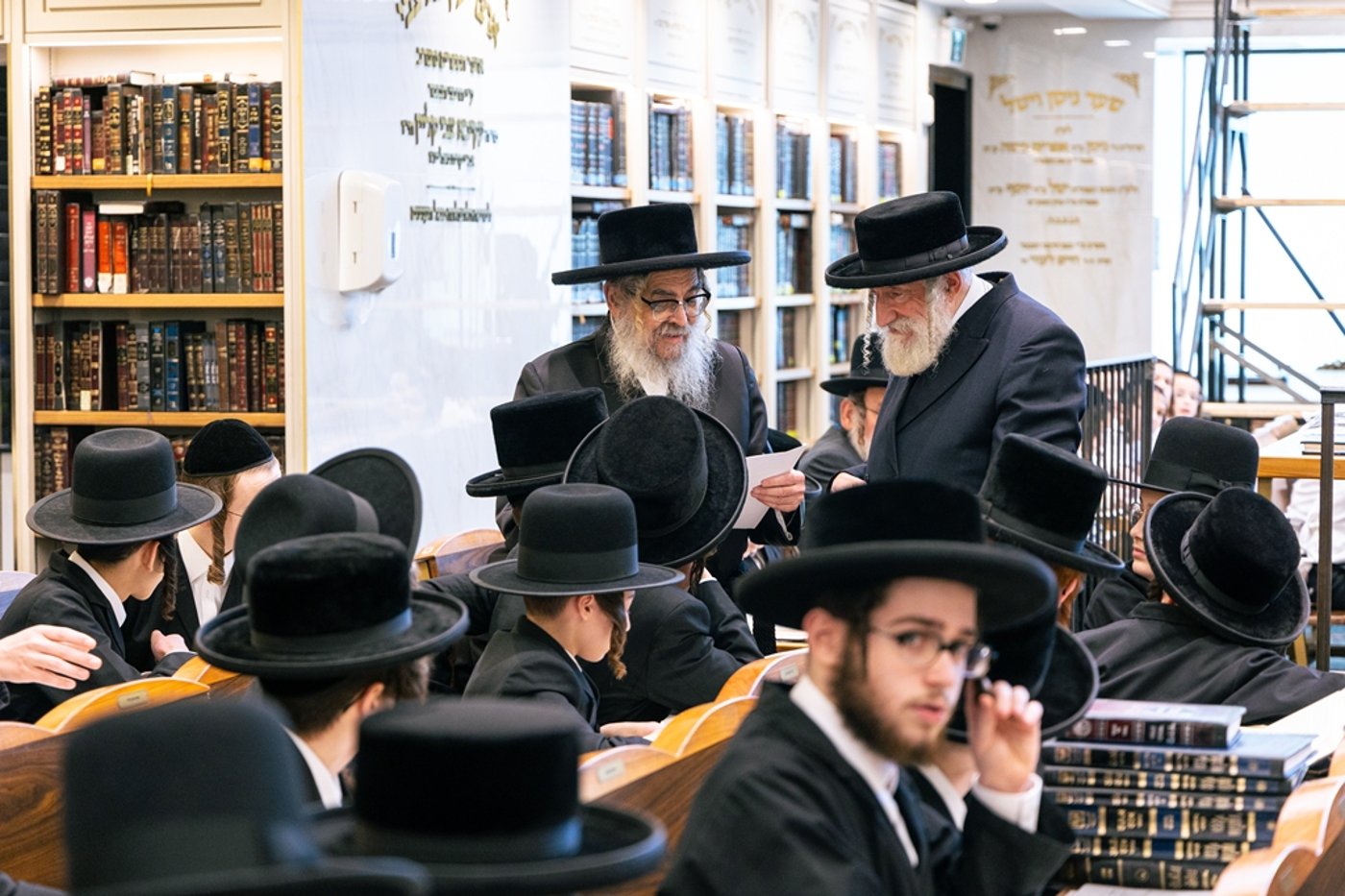 האדמו"ר מסאטמר בתפילת שחרית במונטריאול