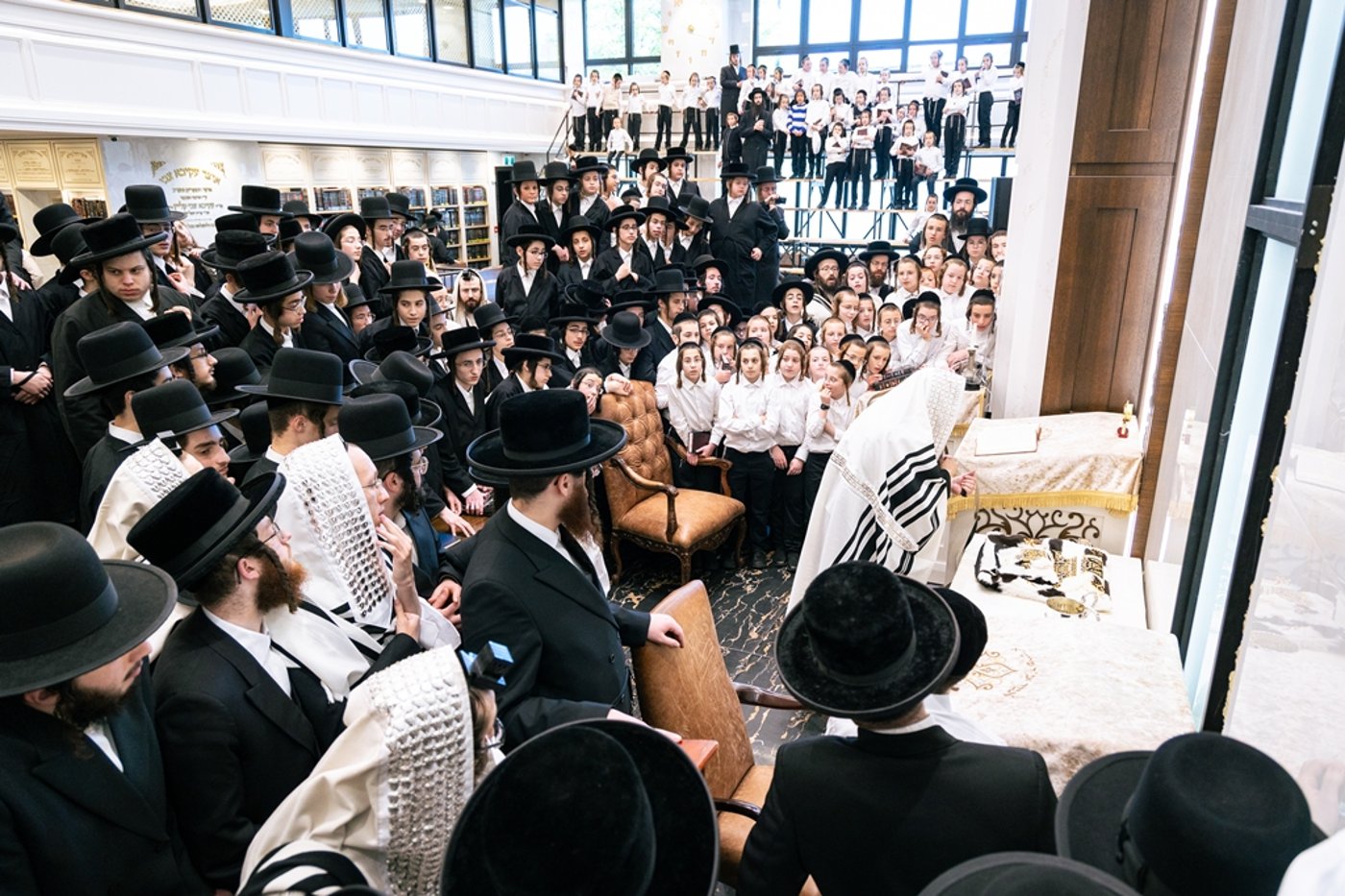 האדמו"ר מסאטמר בתפילת שחרית במונטריאול