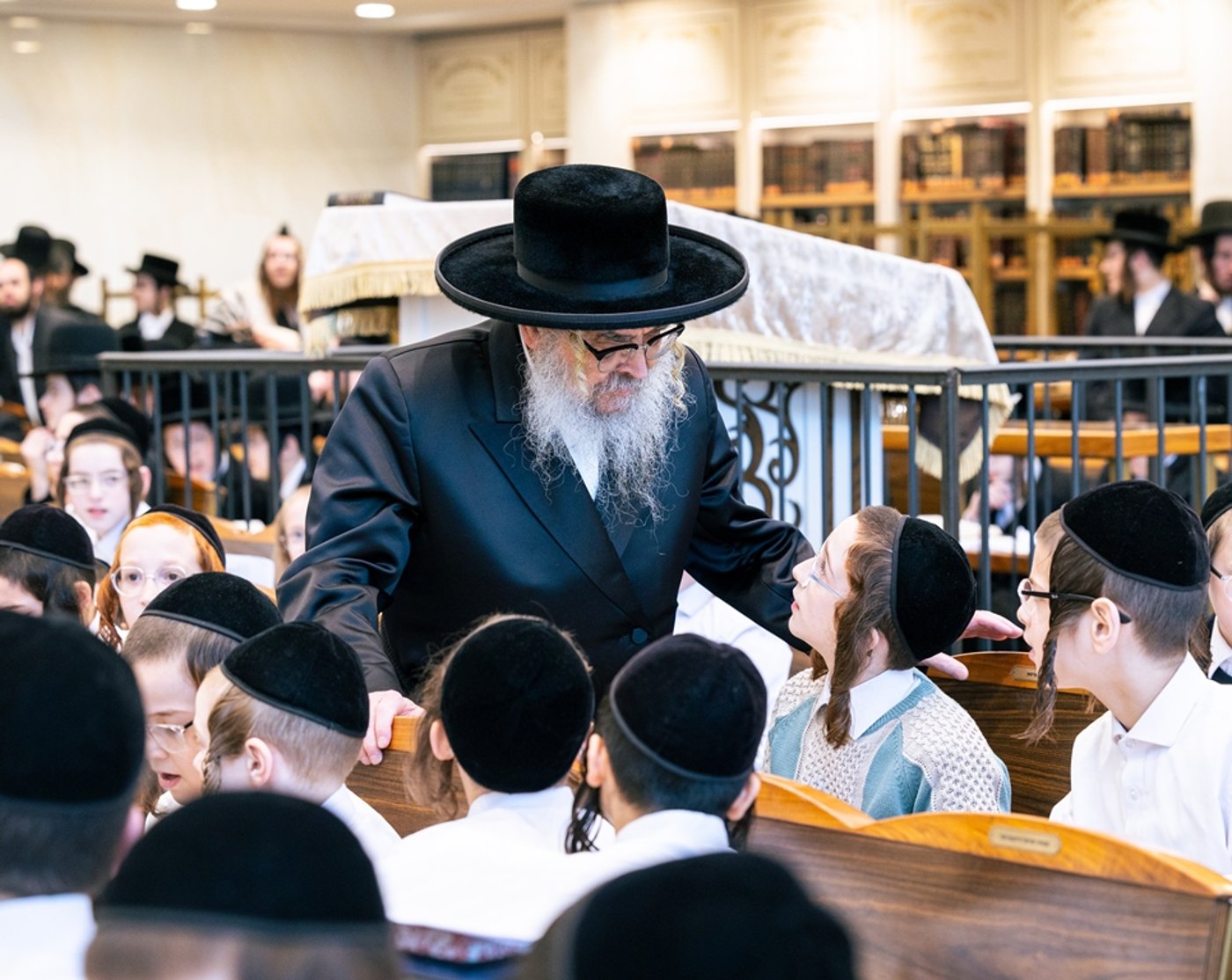 האדמו"ר מסאטמר בתפילת שחרית במונטריאול