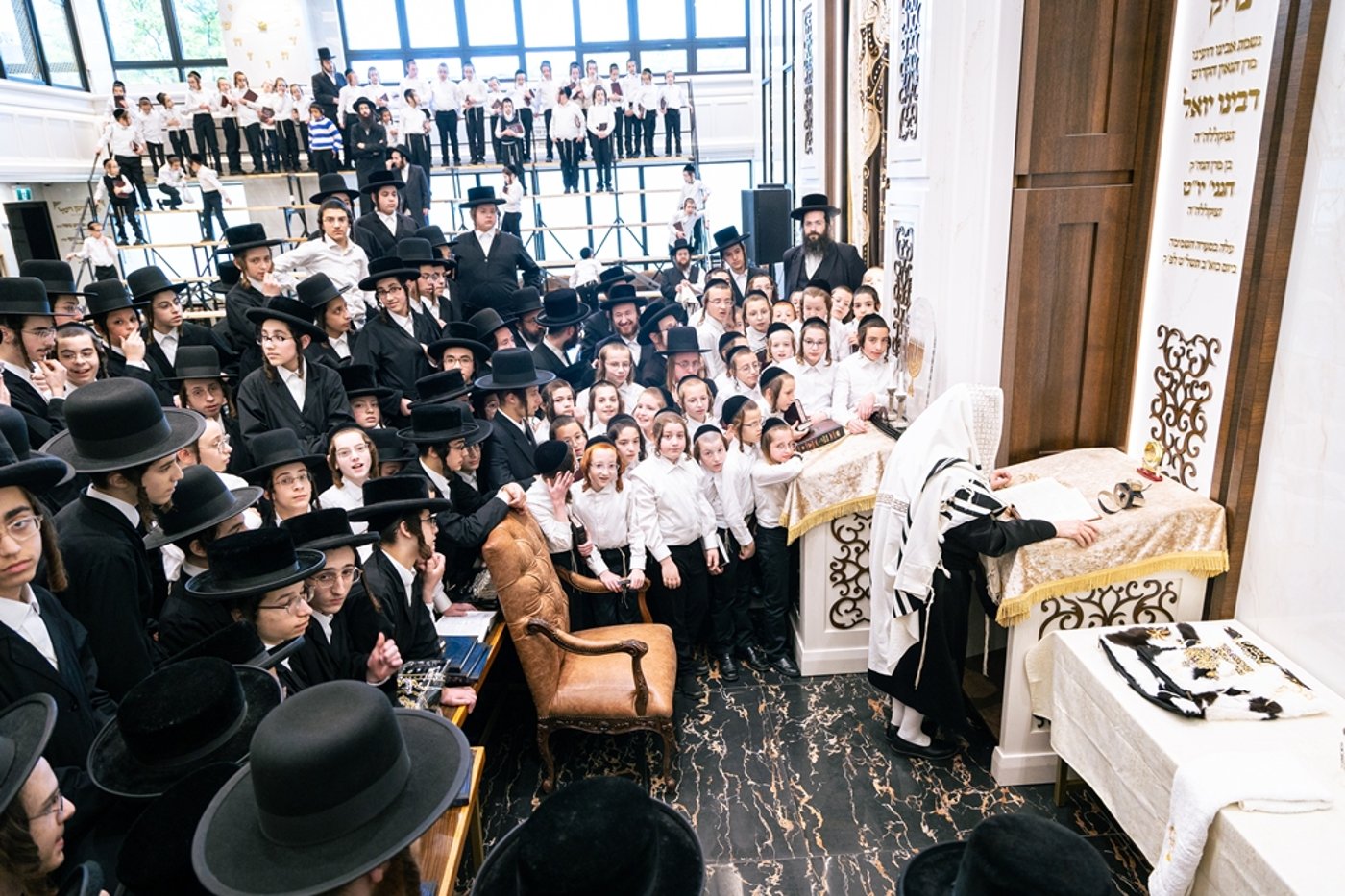 האדמו"ר מסאטמר בתפילת שחרית במונטריאול