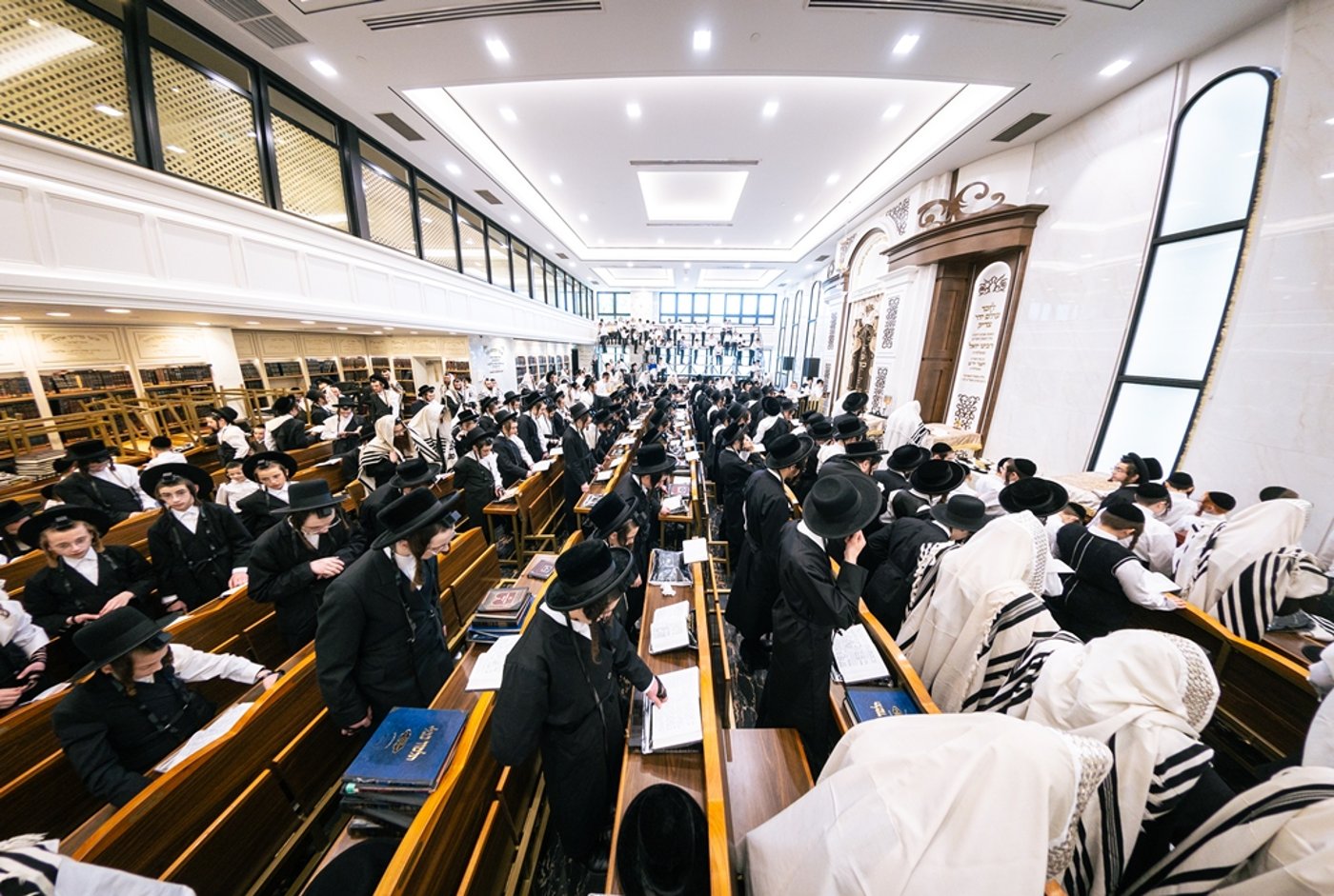 האדמו"ר מסאטמר בתפילת שחרית במונטריאול