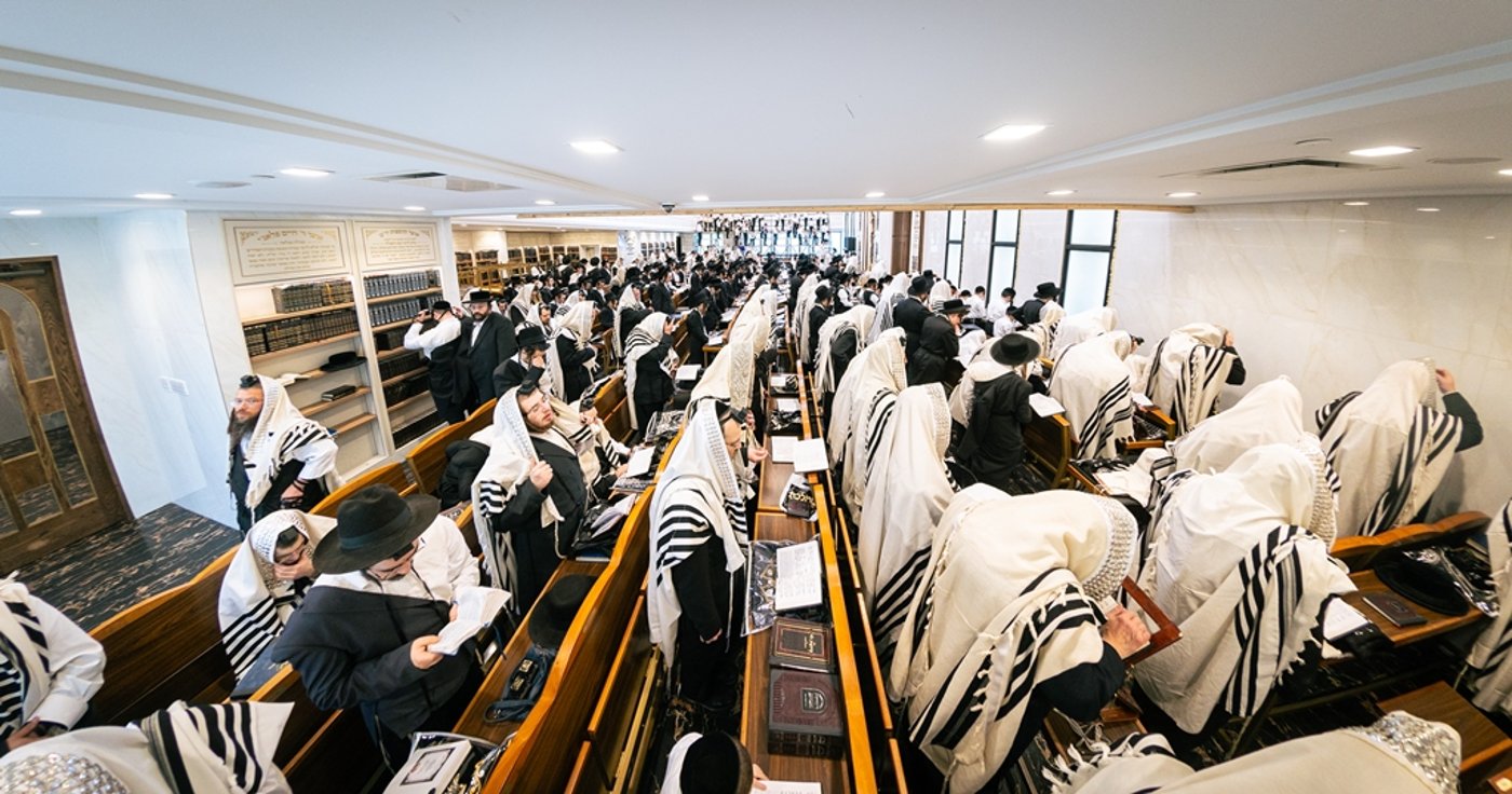 האדמו"ר מסאטמר בתפילת שחרית במונטריאול