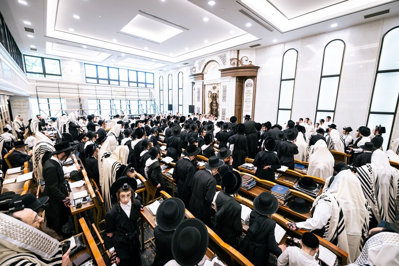 האדמו"ר מסאטמר בתפילת שחרית במונטריאול