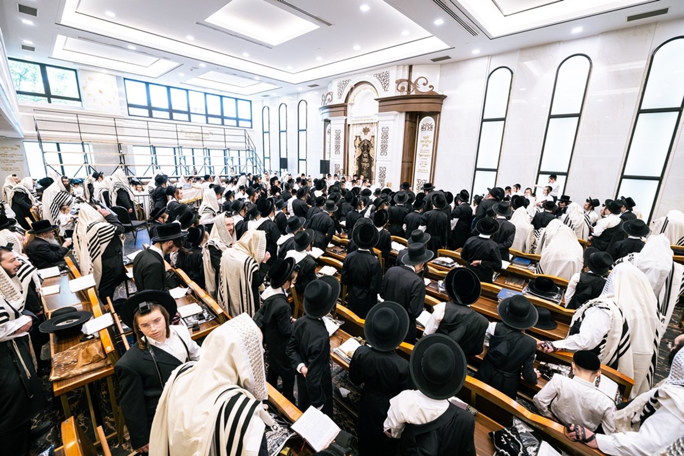 האדמו"ר מסאטמר בתפילת שחרית במונטריאול