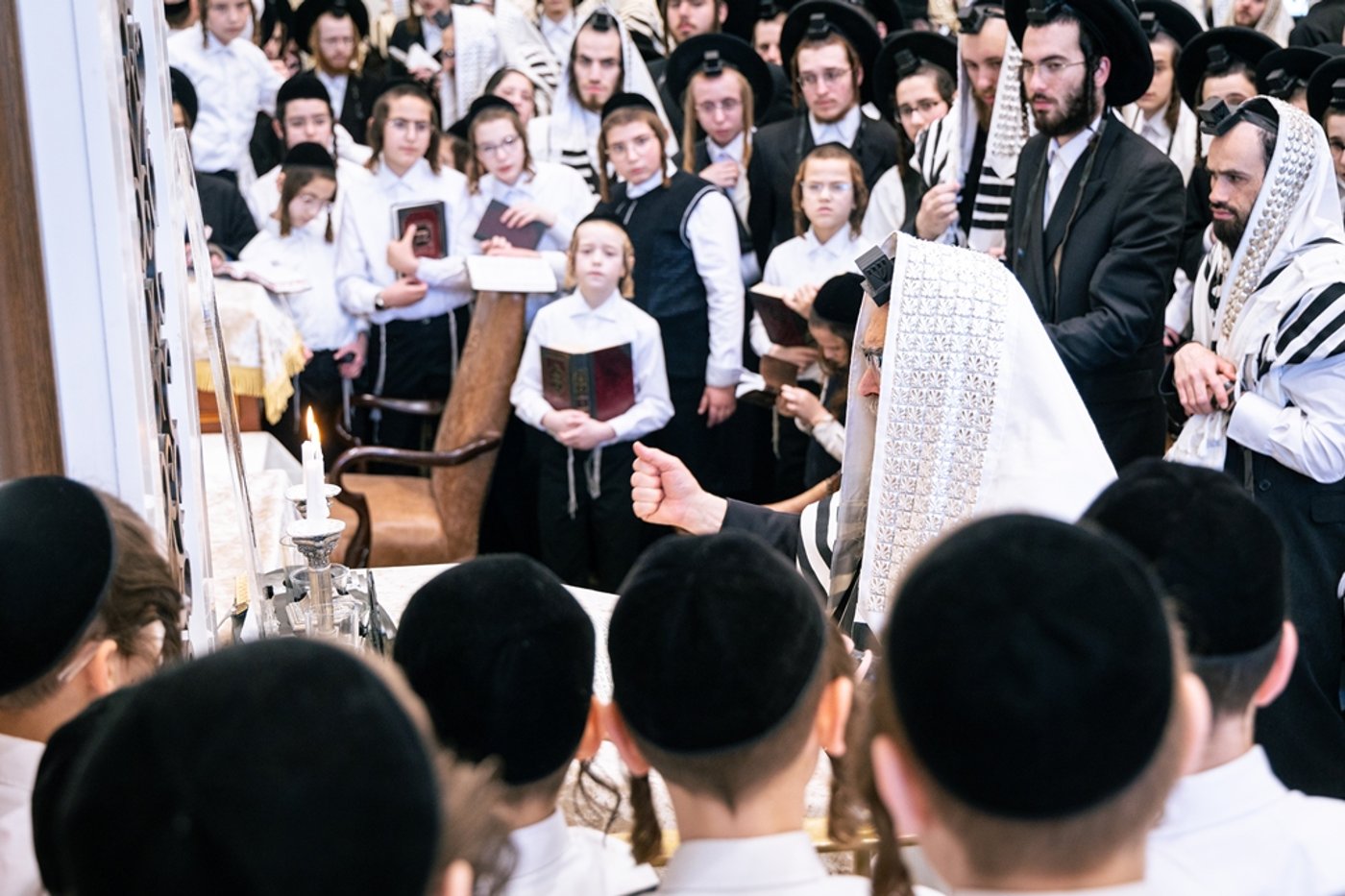 האדמו"ר מסאטמר בתפילת שחרית במונטריאול