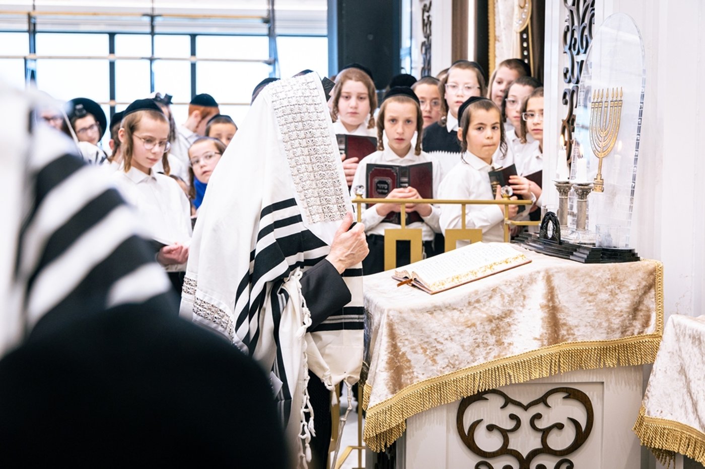 האדמו"ר מסאטמר בתפילת שחרית במונטריאול