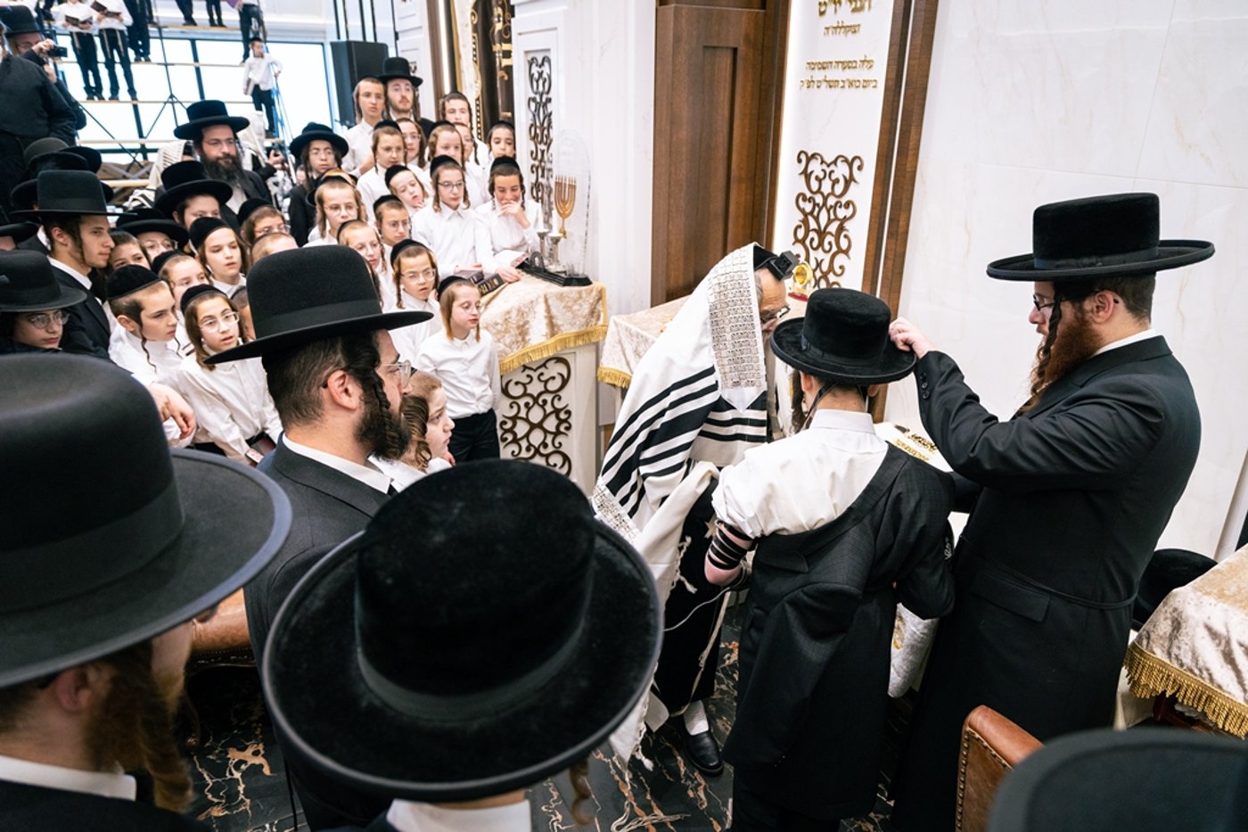 האדמו"ר מסאטמר בתפילת שחרית במונטריאול