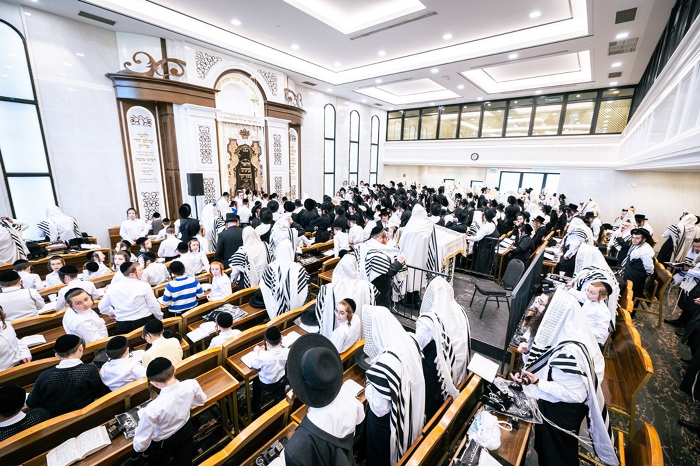 האדמו"ר מסאטמר בתפילת שחרית במונטריאול