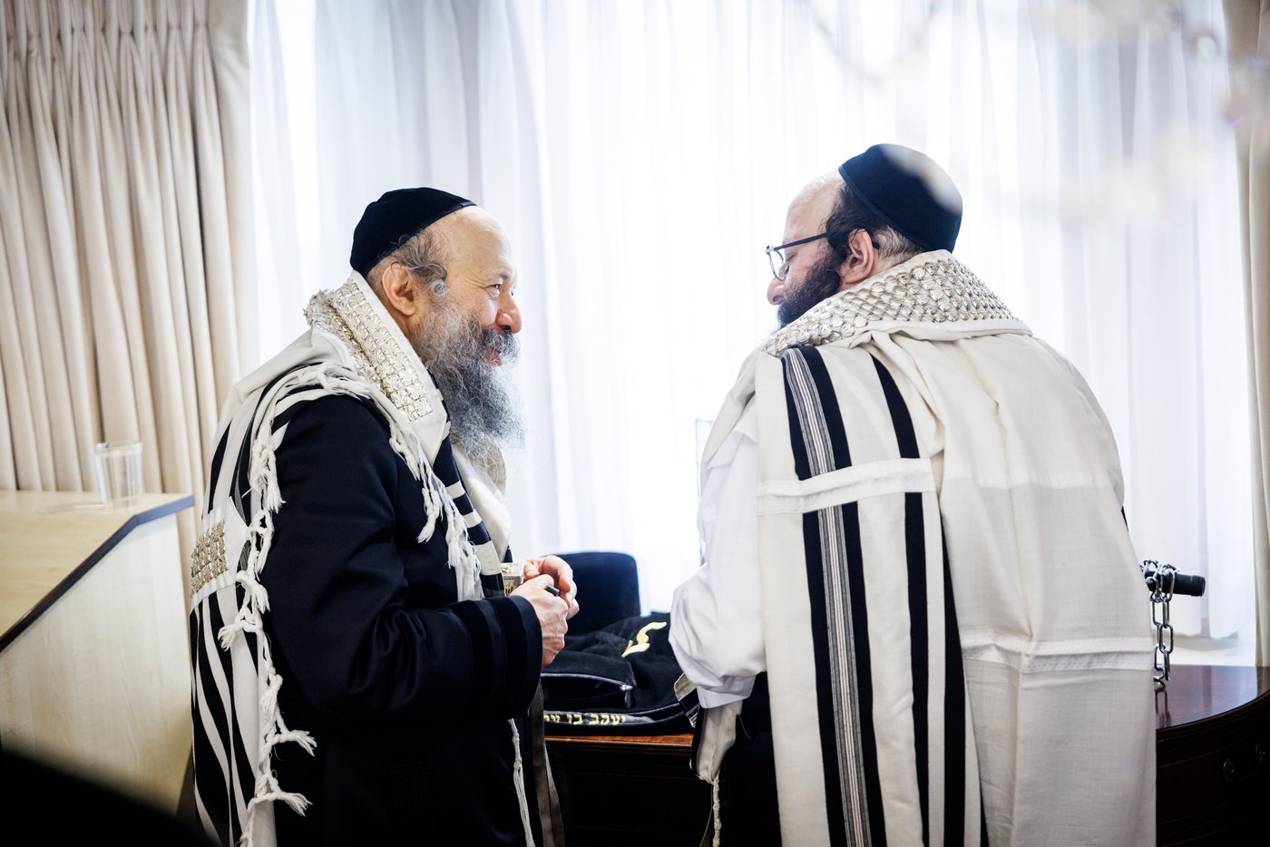 האדמו"ר מבאבוב 45 בביקור הוד בלונדון