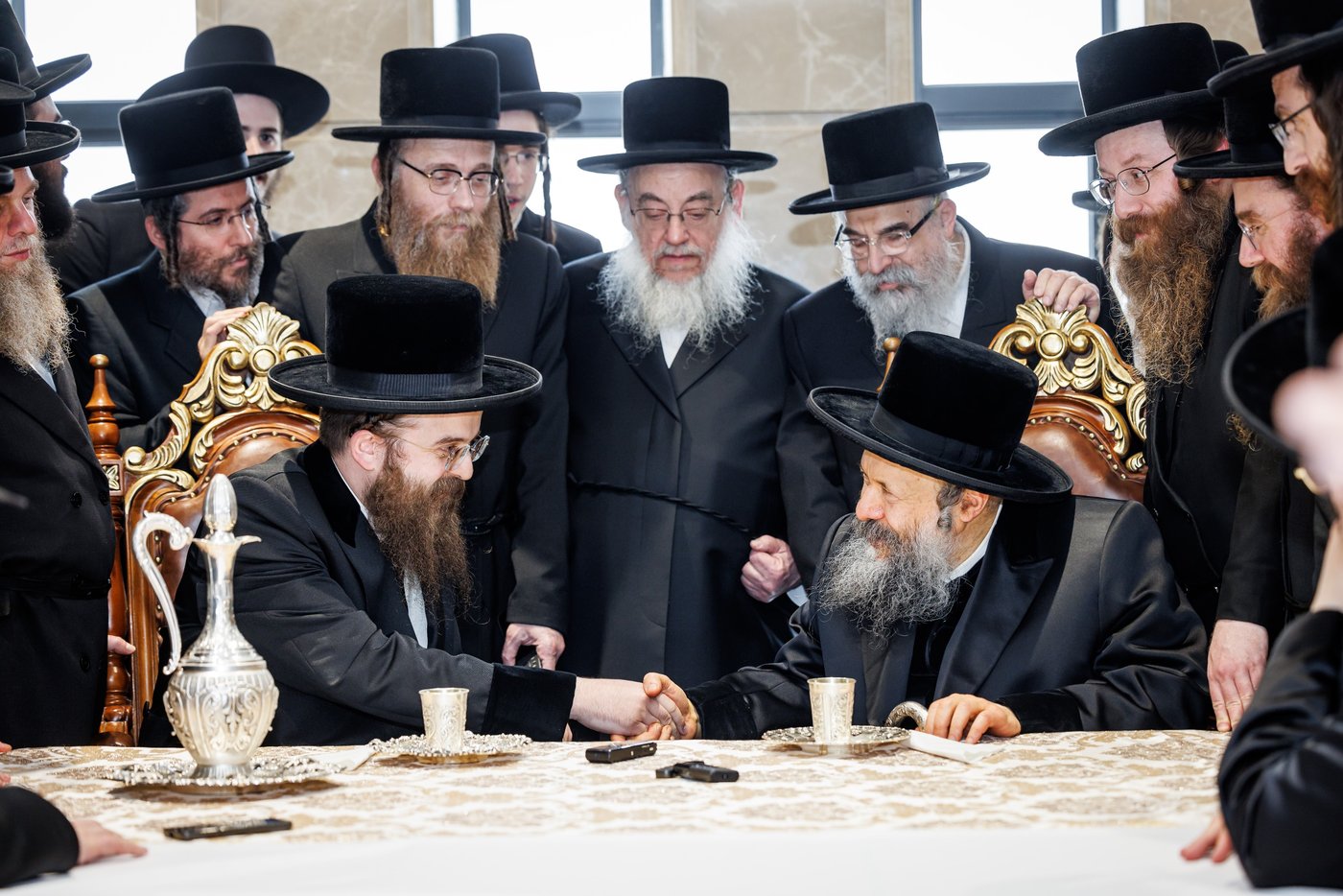 האדמו"ר מבאבוב 45 בביקור הוד בלונדון