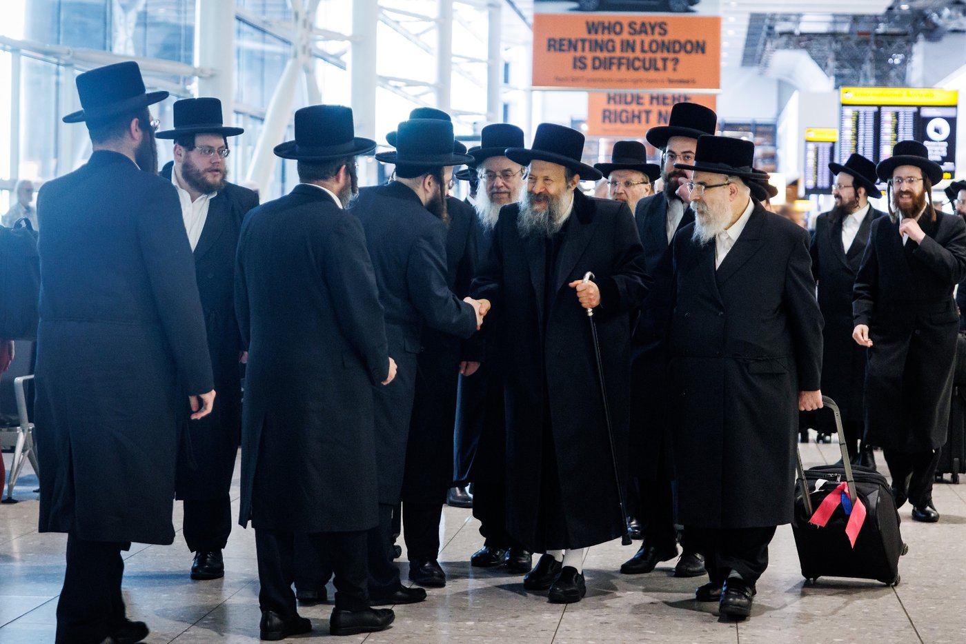 האדמו"ר מבאבוב 45 בביקור הוד בלונדון