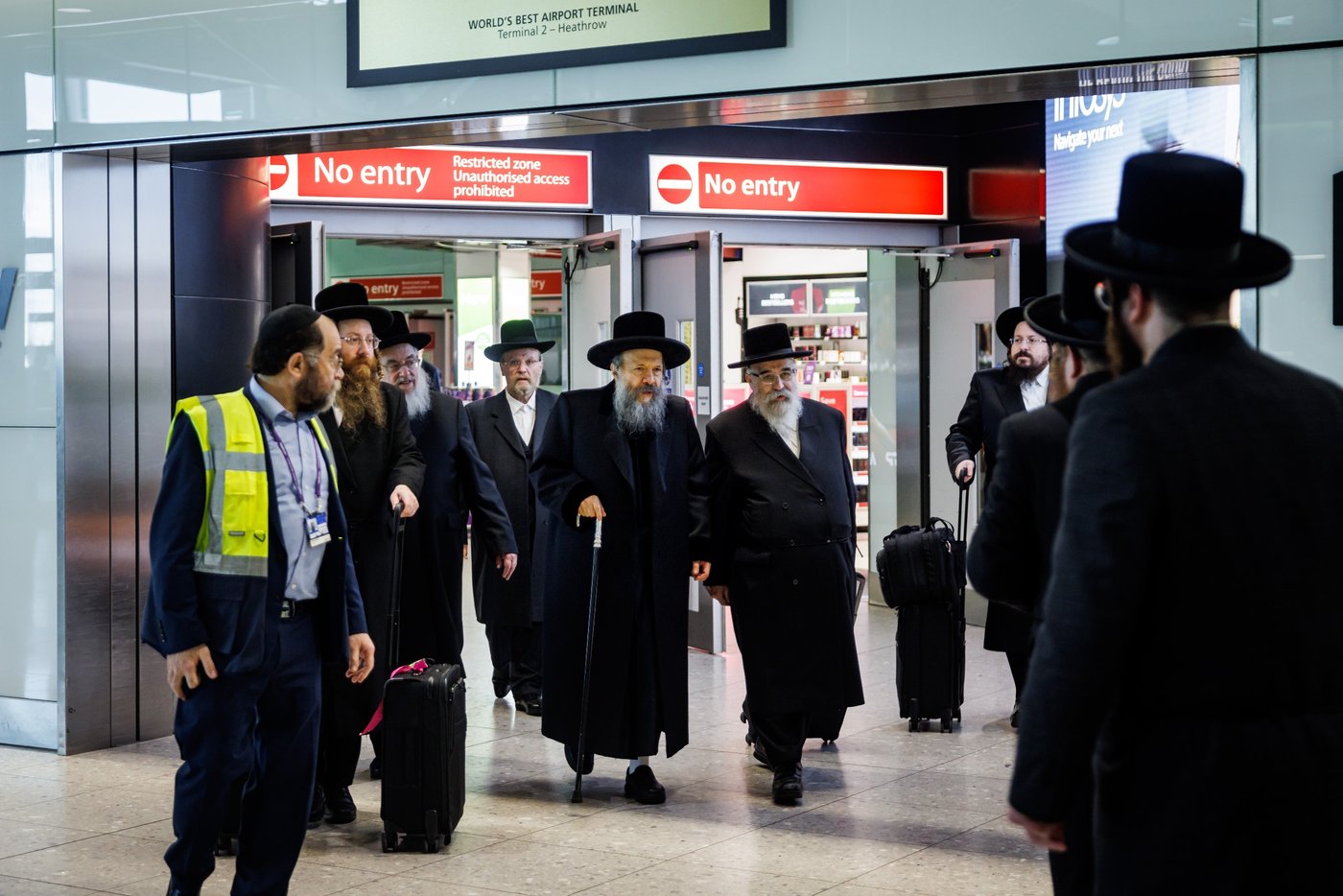 האדמו"ר מבאבוב 45 בביקור הוד בלונדון
