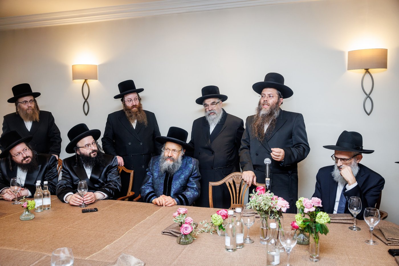 האדמו"ר מבאבוב 45 בביקור הוד בלונדון