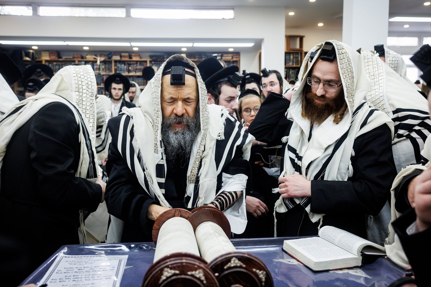 האדמו"ר מבאבוב 45 בביקור הוד בלונדון