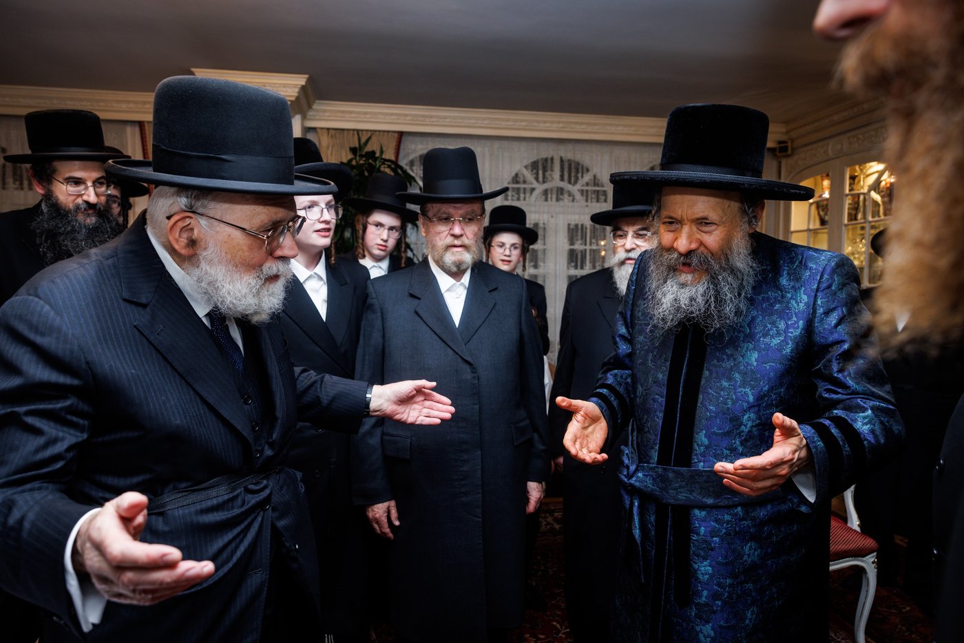 האדמו"ר מבאבוב 45 בביקור הוד בלונדון