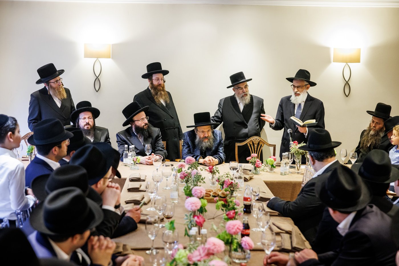 האדמו"ר מבאבוב 45 בביקור הוד בלונדון