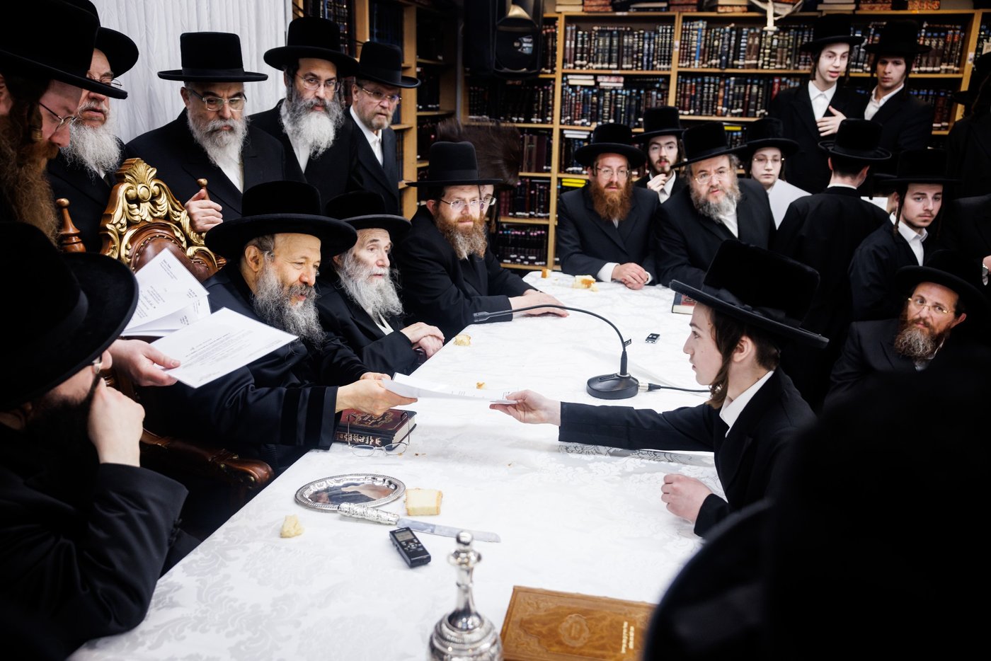 האדמו"ר מבאבוב 45 בביקור הוד בלונדון