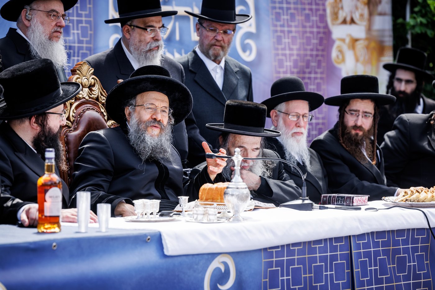 האדמו"ר מבאבוב 45 בביקור הוד בלונדון