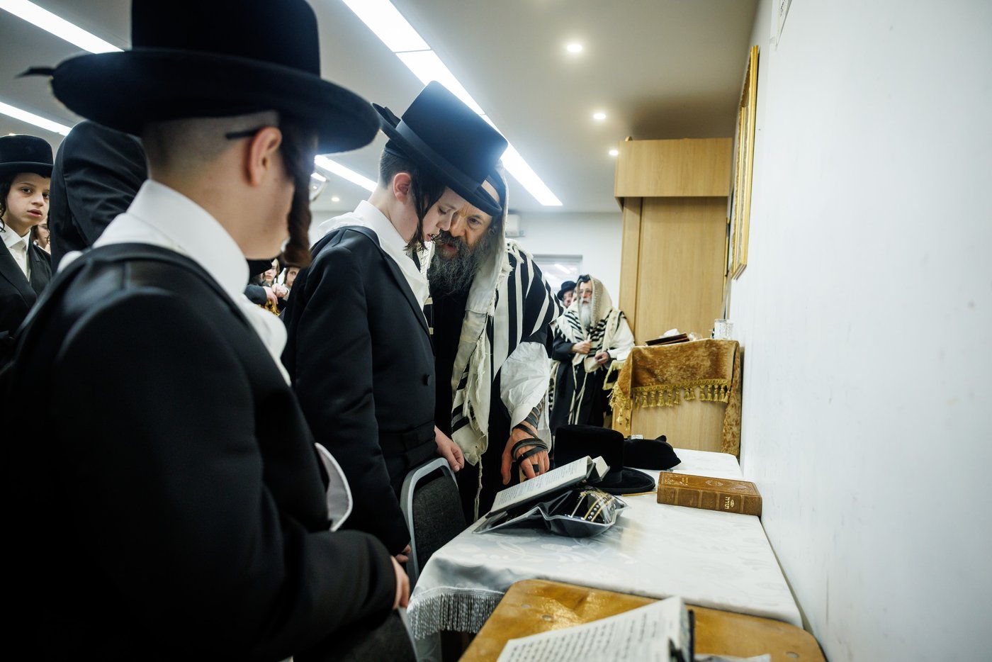 האדמו"ר מבאבוב 45 בביקור הוד בלונדון