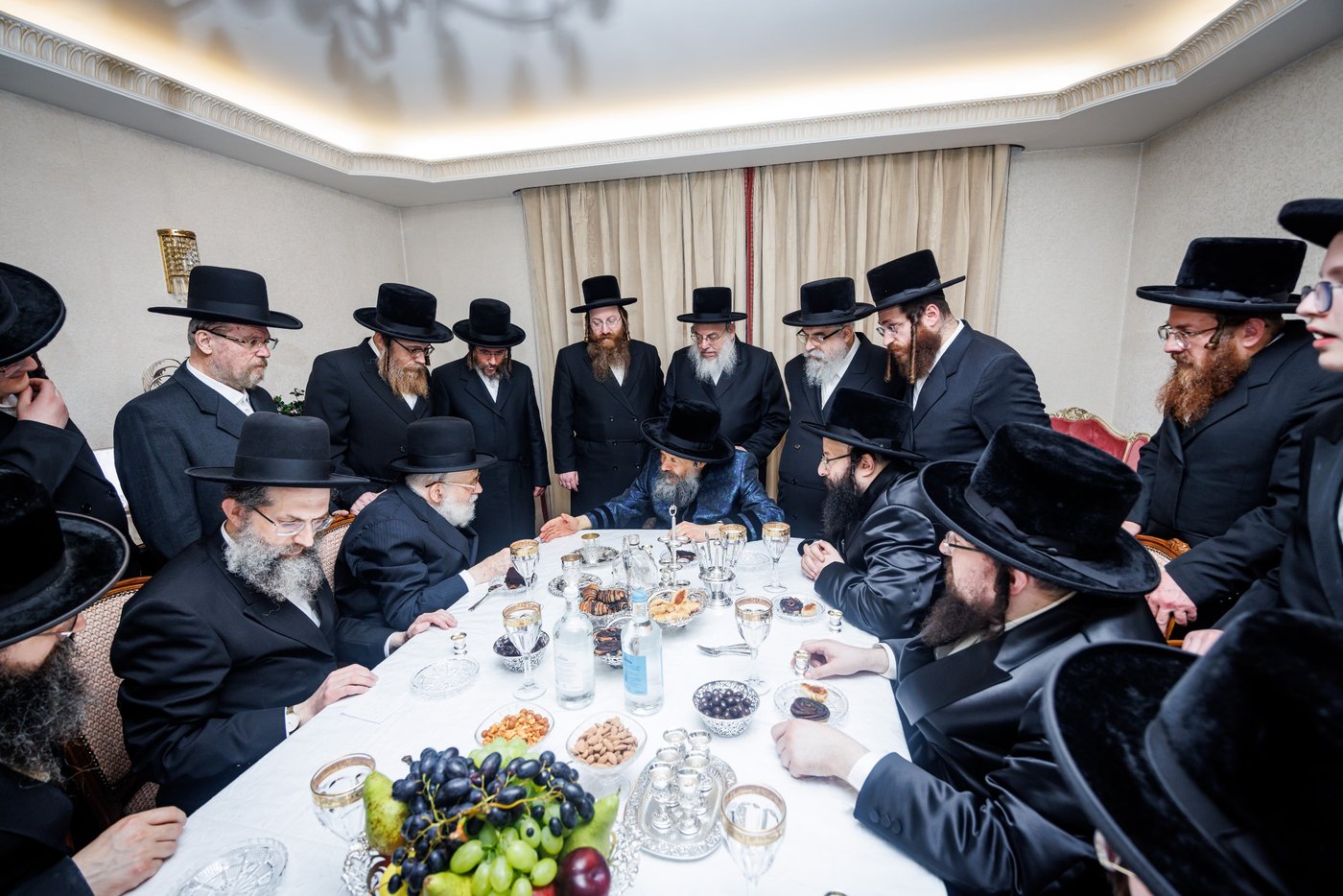 האדמו"ר מבאבוב 45 בביקור הוד בלונדון